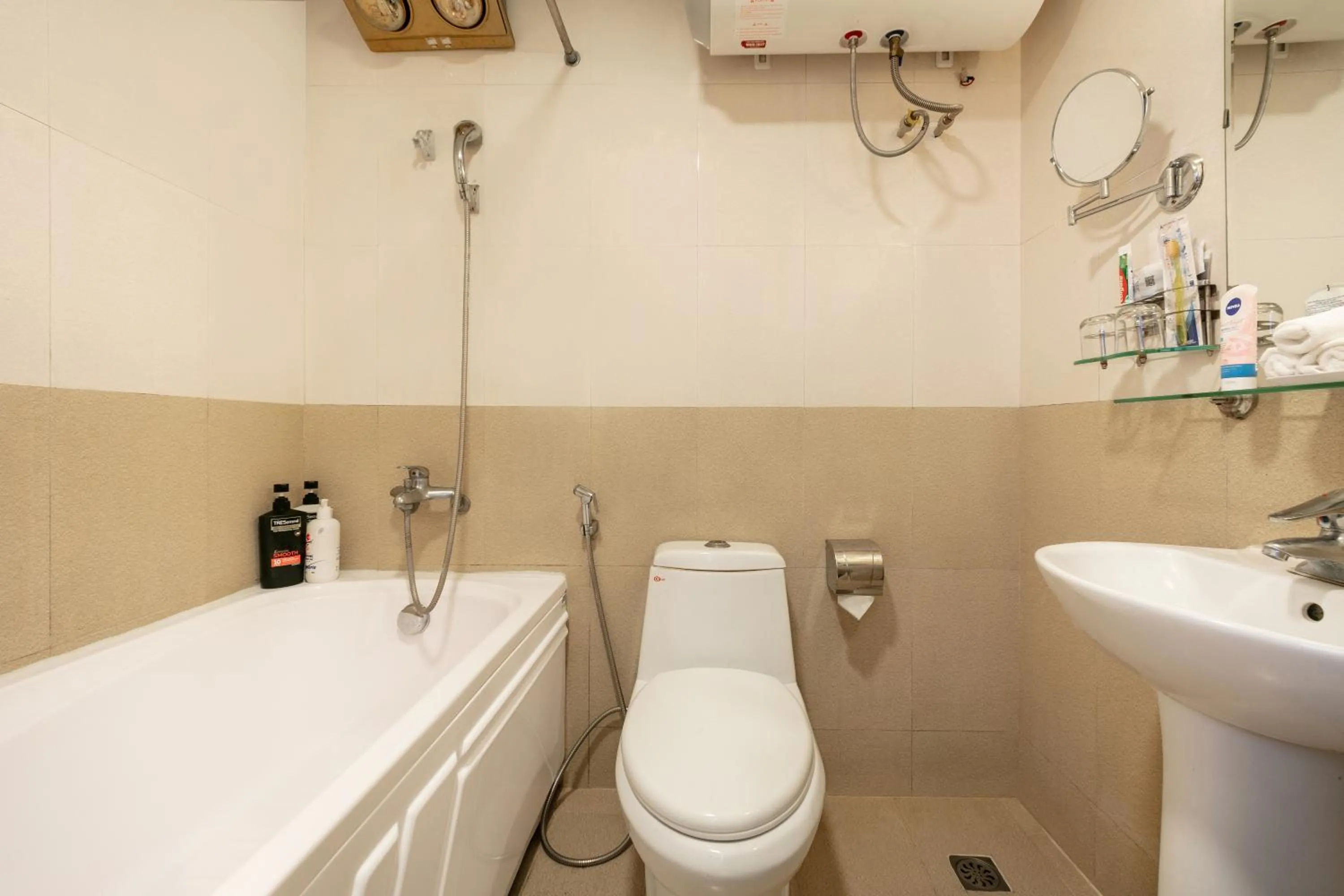 Toilet in A25 Hotel - 46 Châu Long