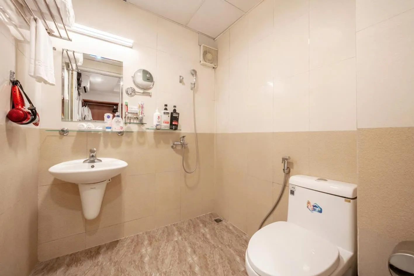 Toilet in A25 Hotel - 46 Châu Long