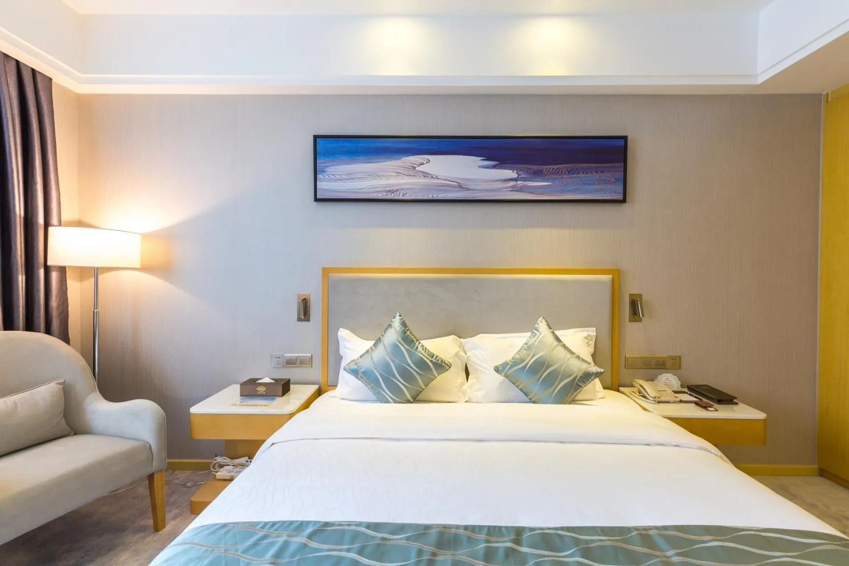 Bedroom, Bed in Guangzhou Seaman Hotel