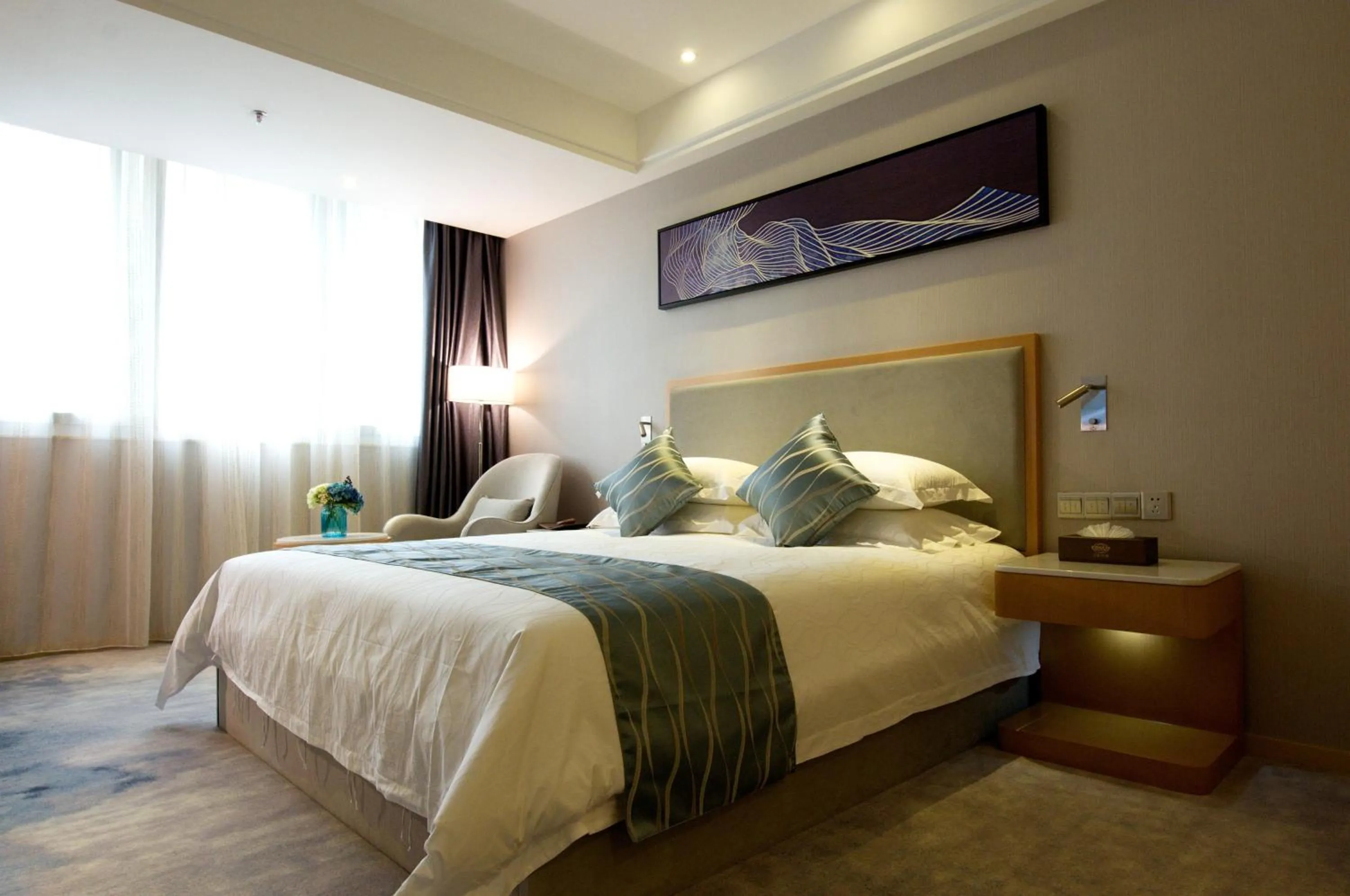 Photo of the whole room, Bed in Guangzhou Seaman Hotel