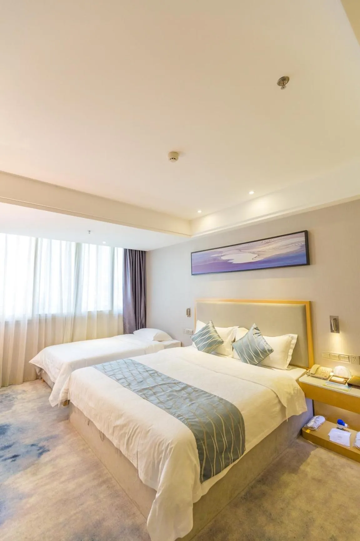 Bed in Guangzhou Seaman Hotel