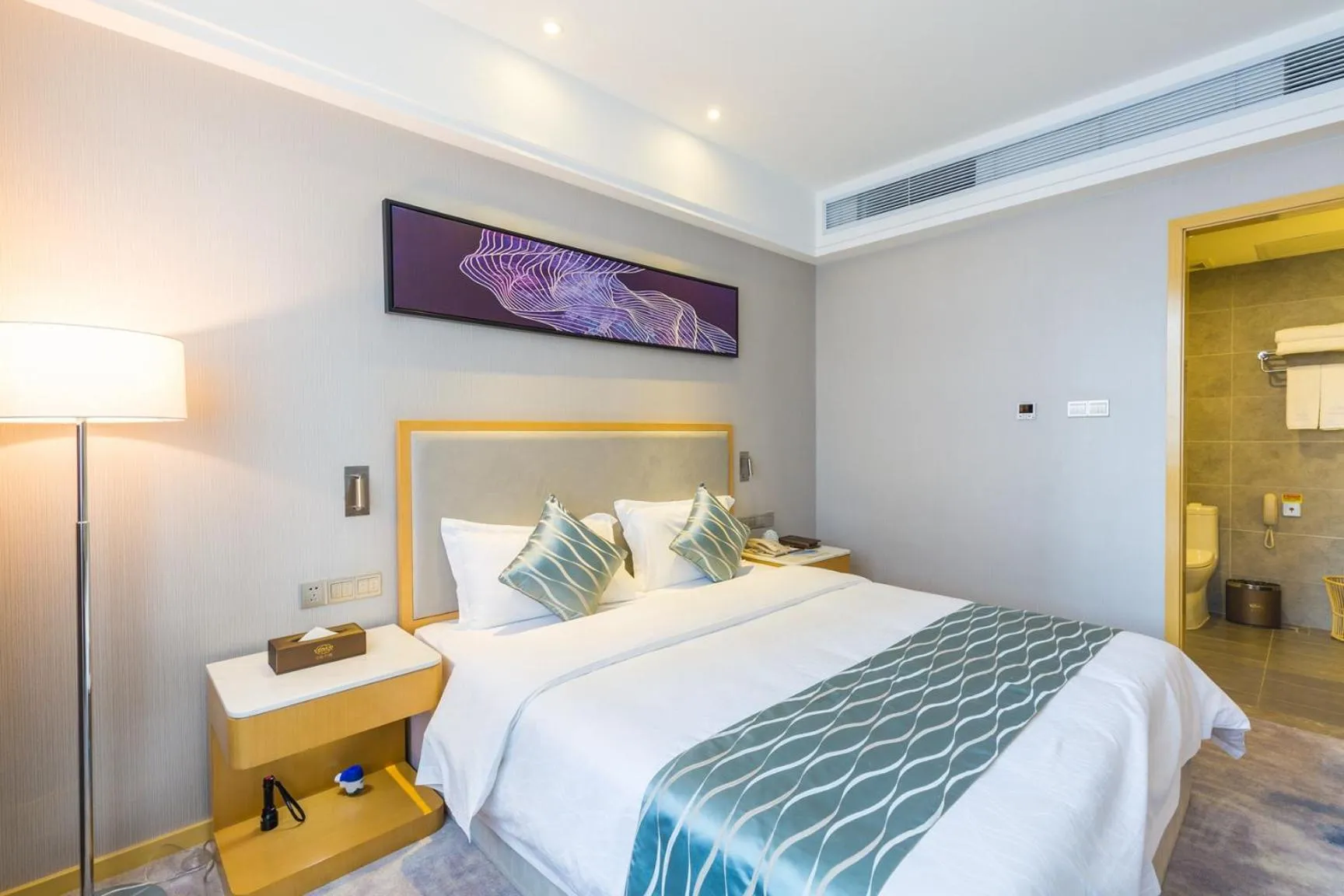 Bedroom, Bed in Guangzhou Seaman Hotel