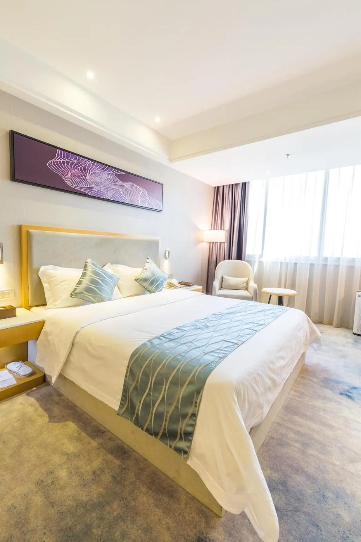 Bed in Guangzhou Seaman Hotel