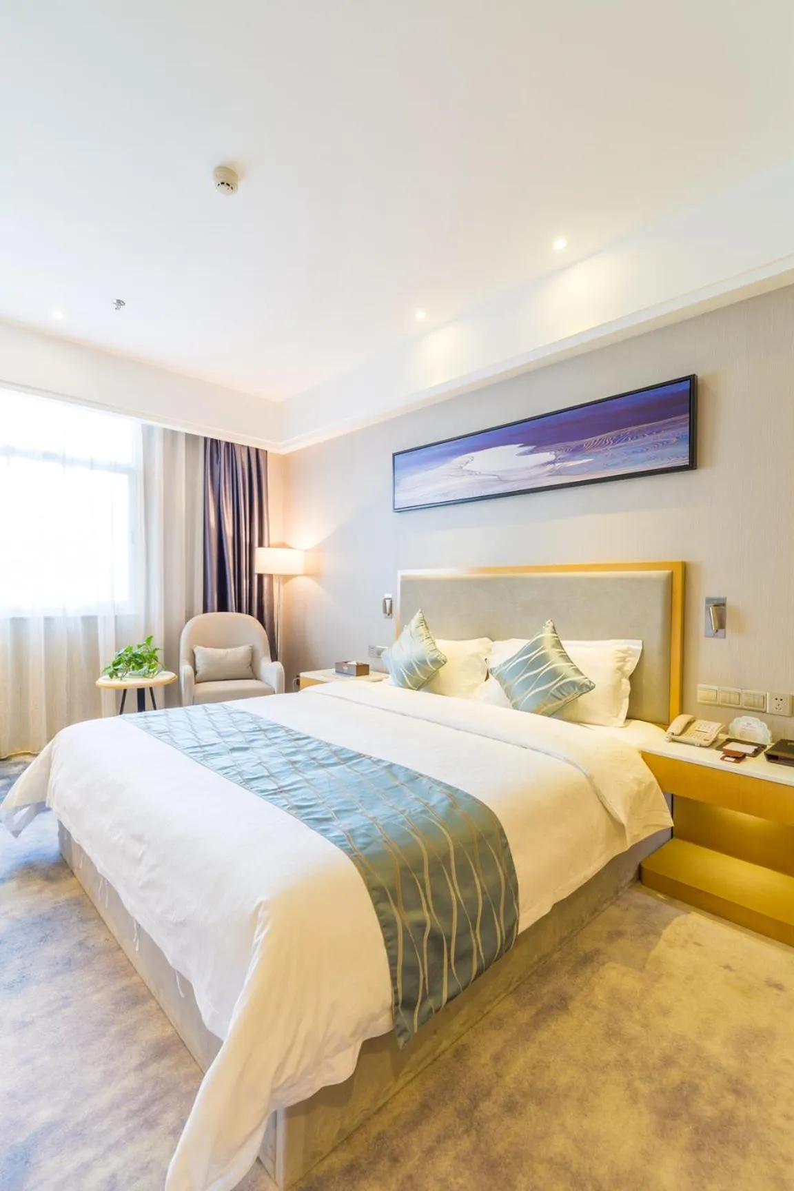 Bed in Guangzhou Seaman Hotel