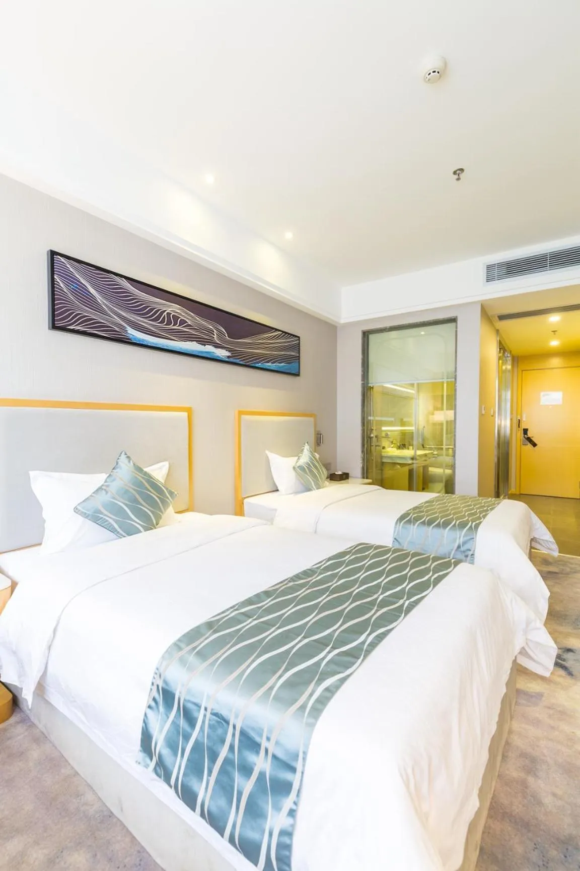 Bedroom, Bed in Guangzhou Seaman Hotel