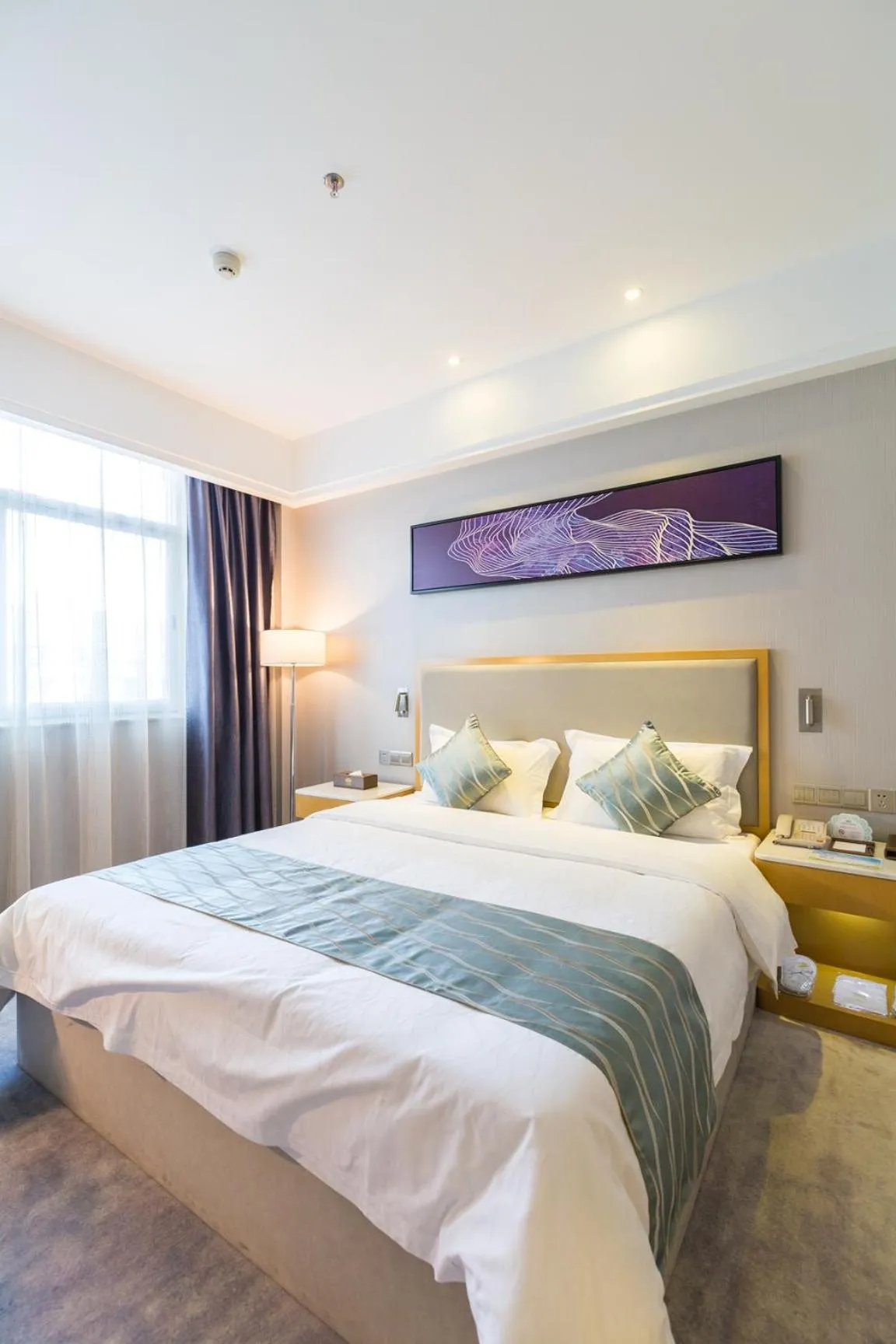 Bed in Guangzhou Seaman Hotel