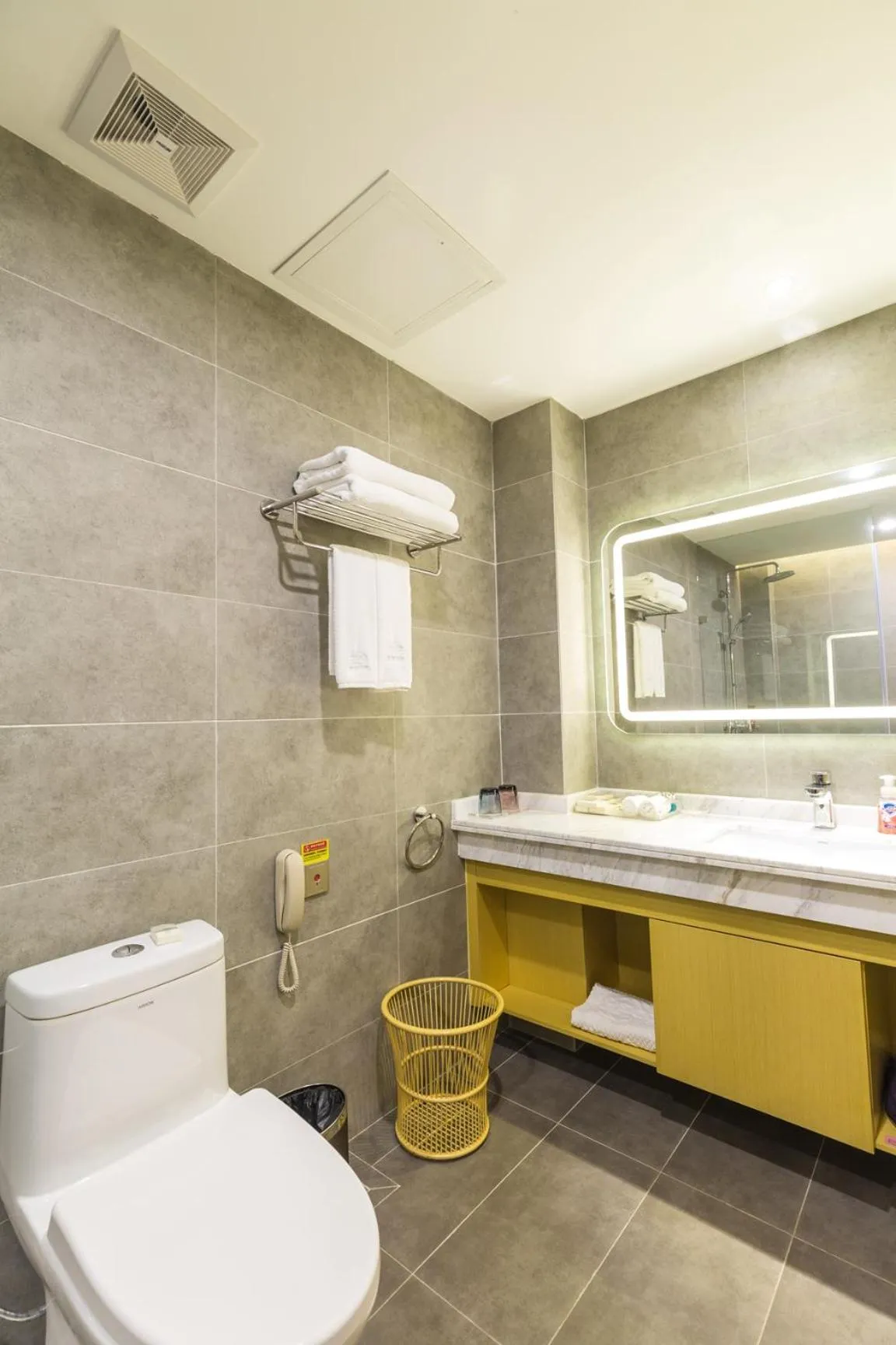 Toilet in Guangzhou Seaman Hotel