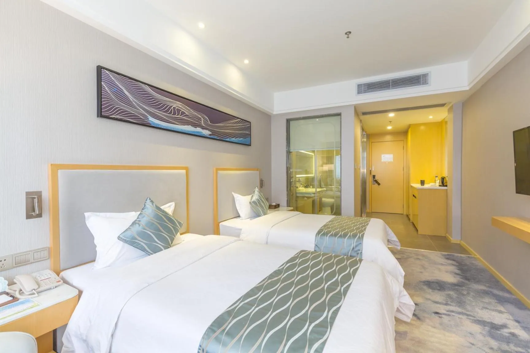 Bed in Guangzhou Seaman Hotel