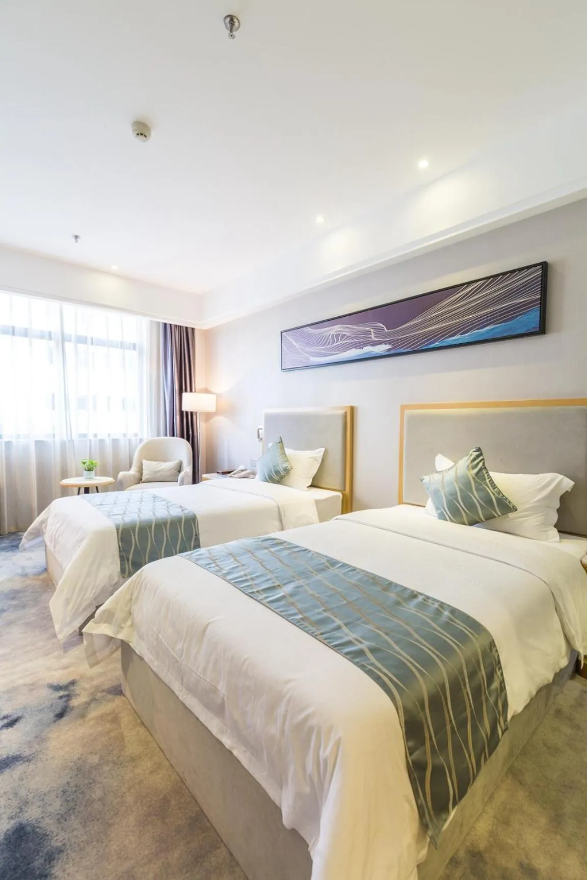 Photo of the whole room, Bed in Guangzhou Seaman Hotel