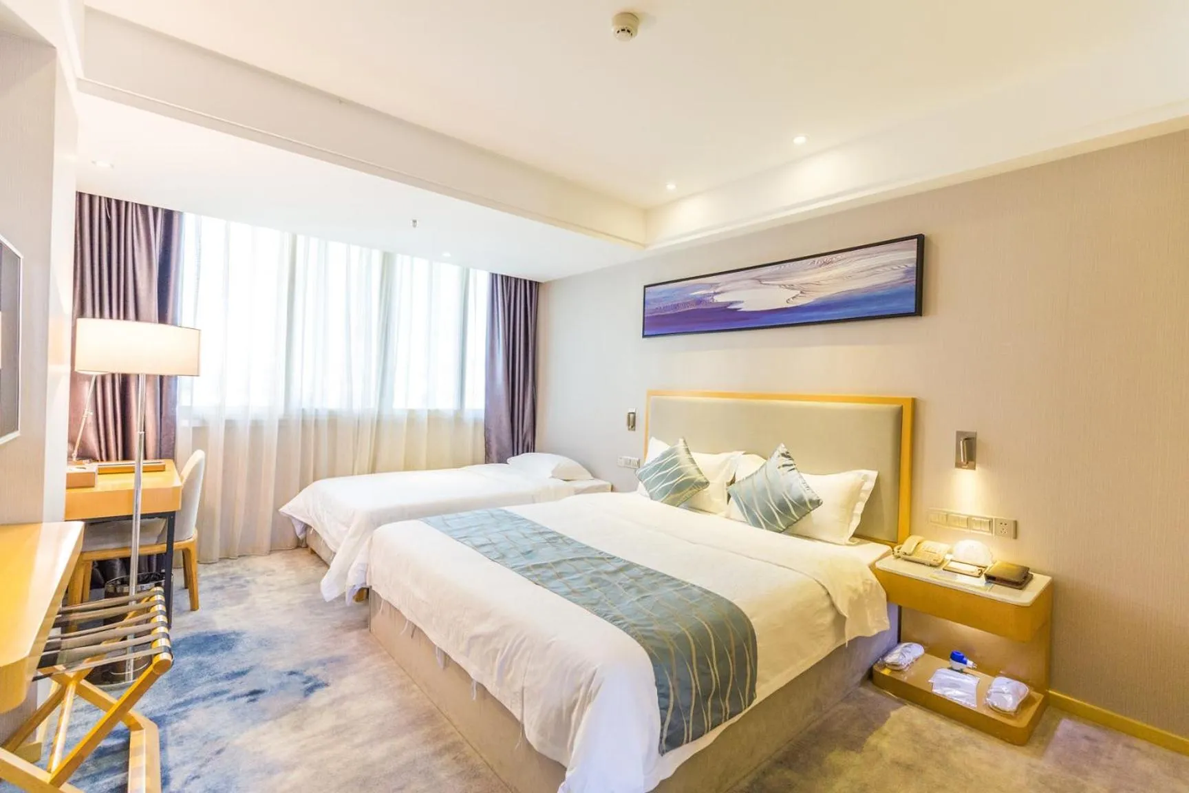 Bed in Guangzhou Seaman Hotel