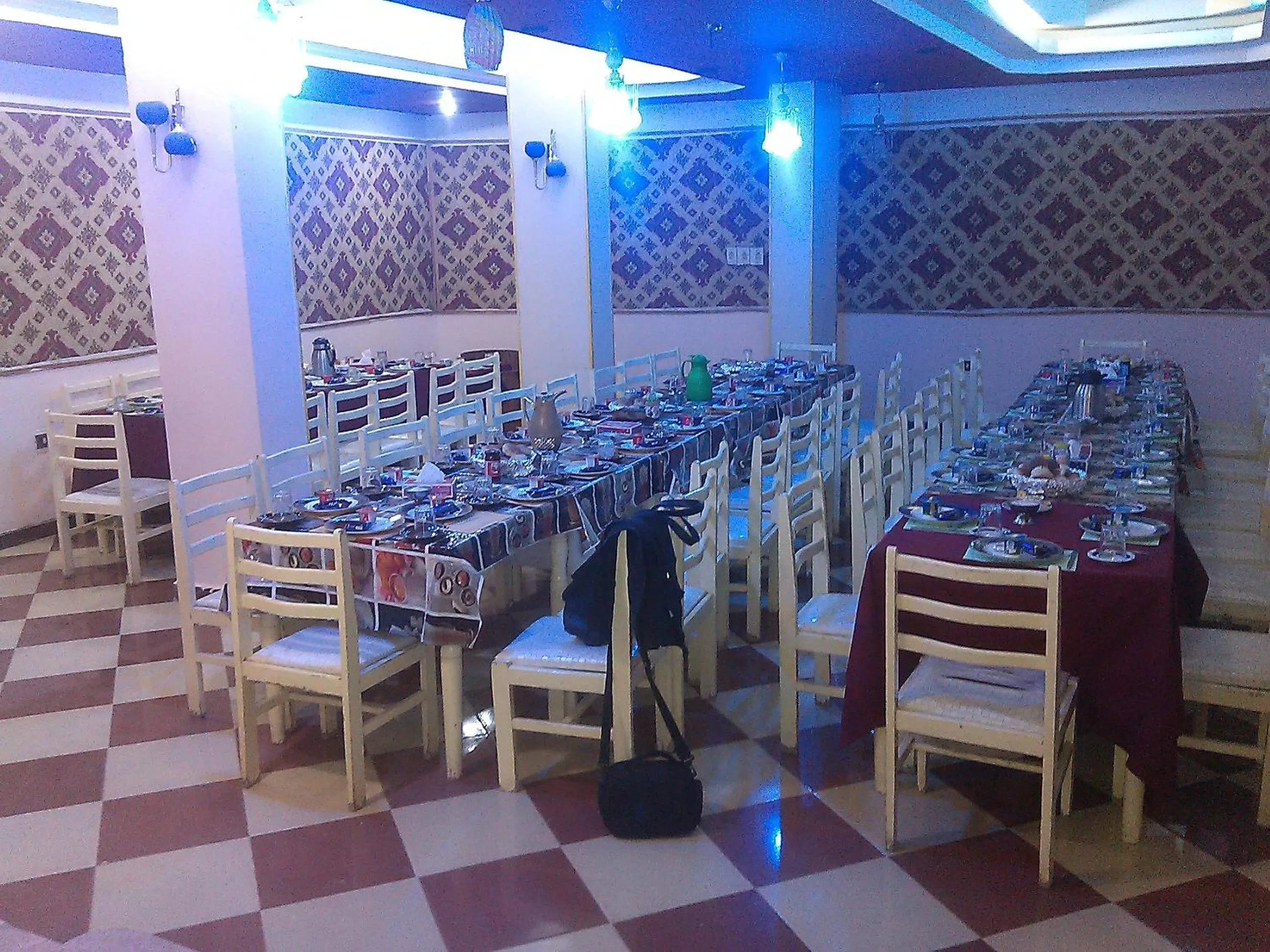 Restaurant/places to eat in Pharaohs Hotel