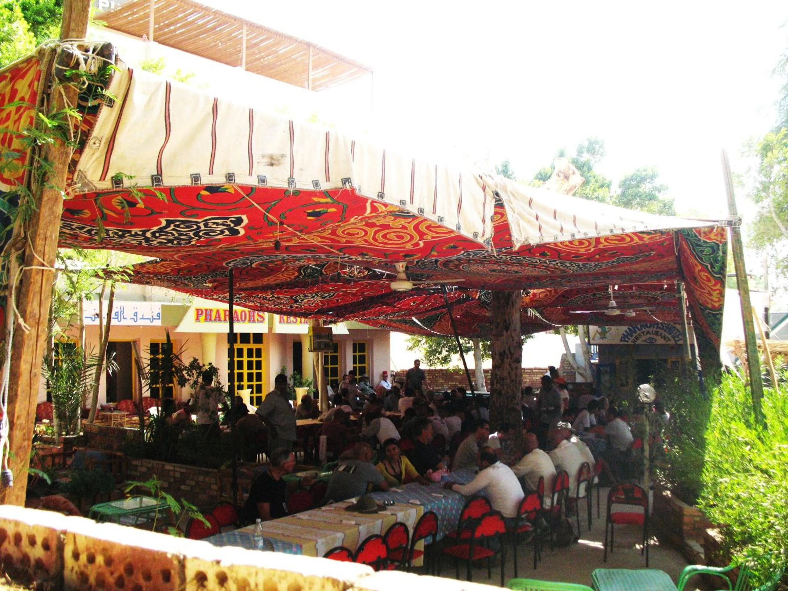 Restaurant/places to eat in Pharaohs Hotel