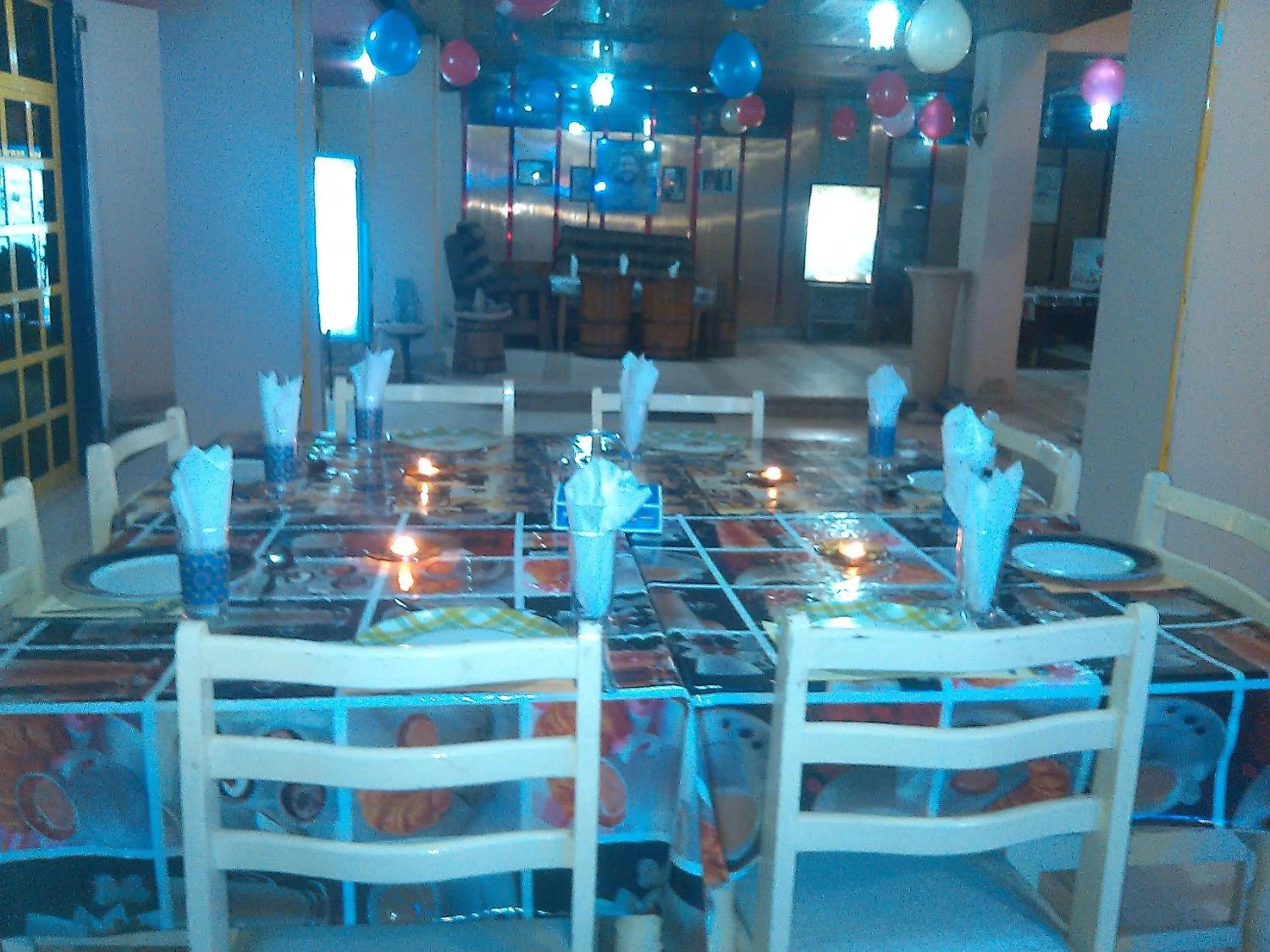 Restaurant/places to eat in Pharaohs Hotel