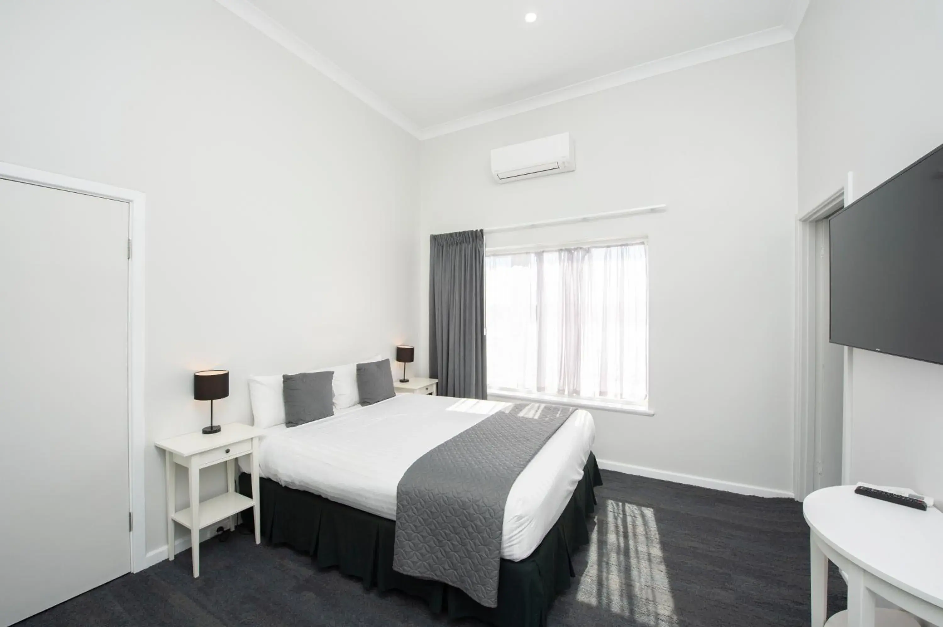 Queen Room in The Parade Hotel Queen Room in The Parade Hotel