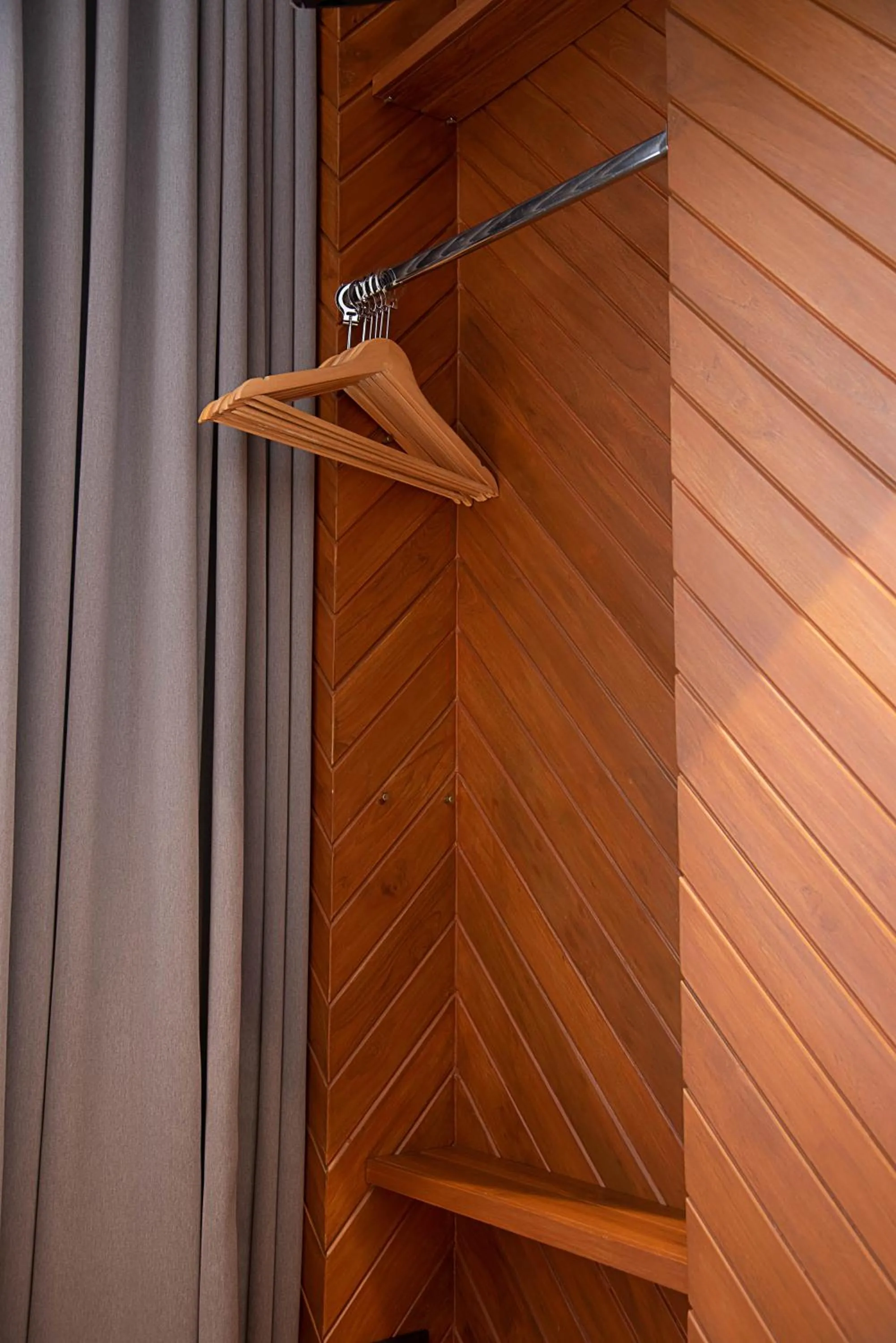 wardrobe in Boxpackers Pratunam