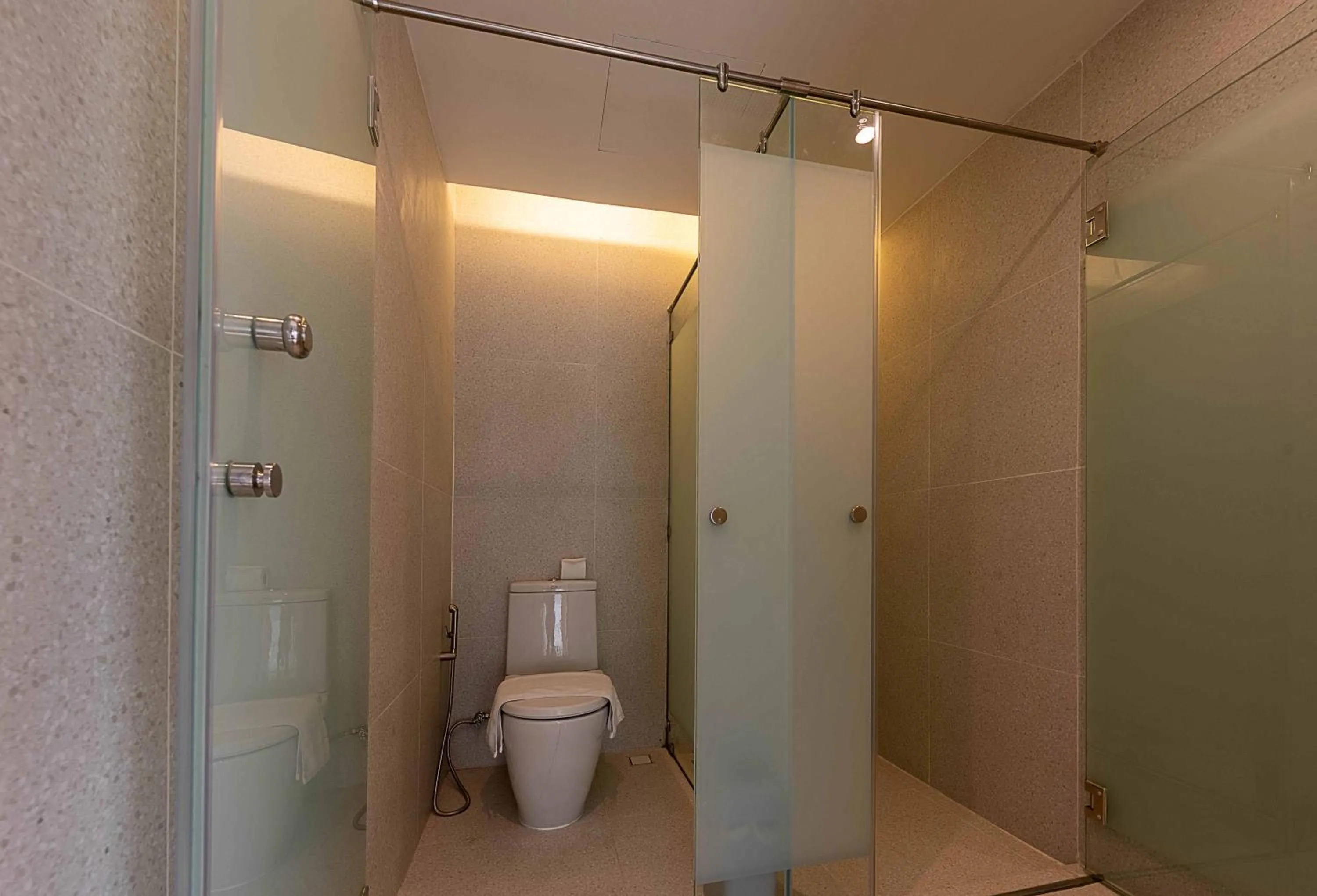 Toilet in Boxpackers Pratunam