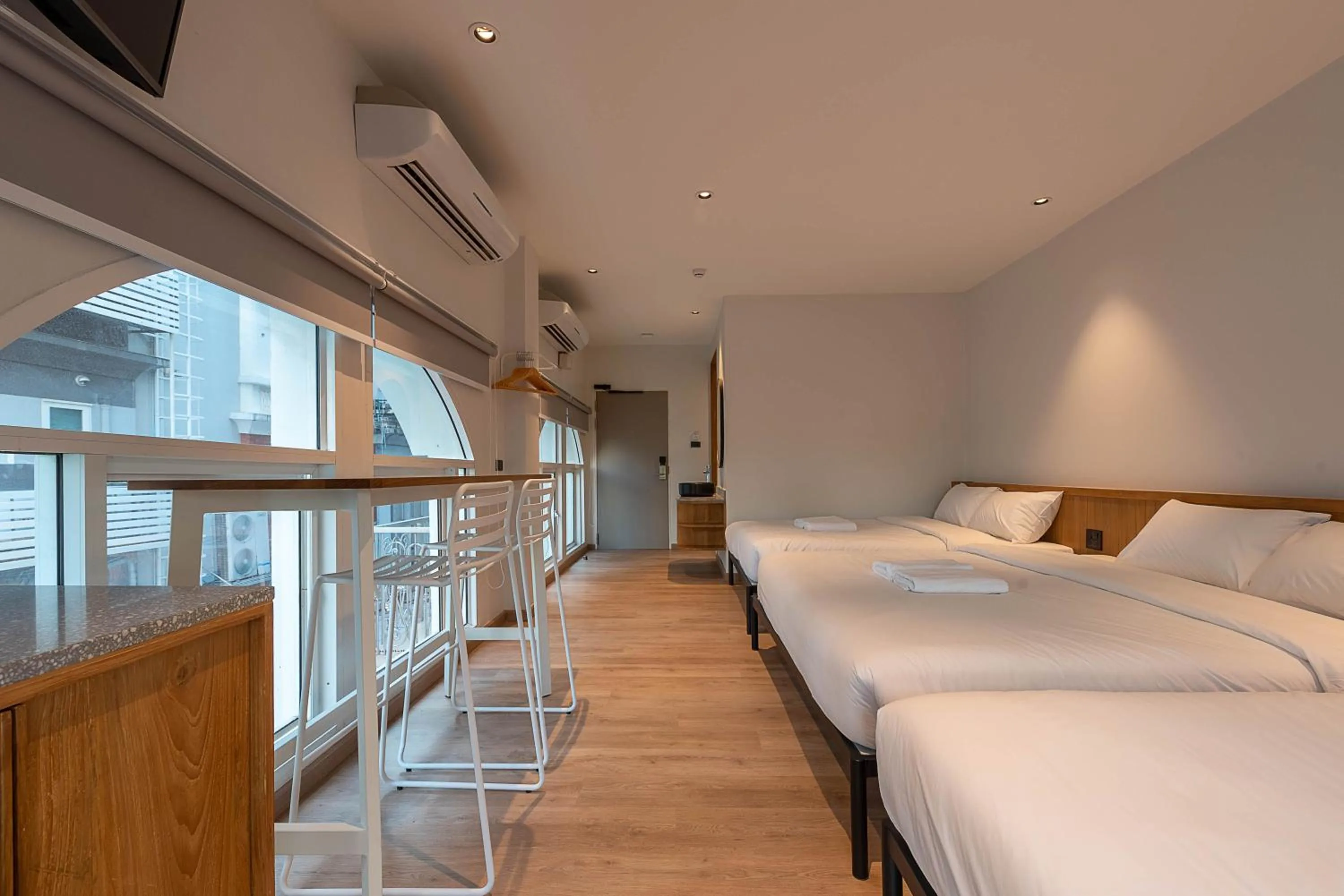 Photo of the whole room, Bed in Boxpackers Pratunam