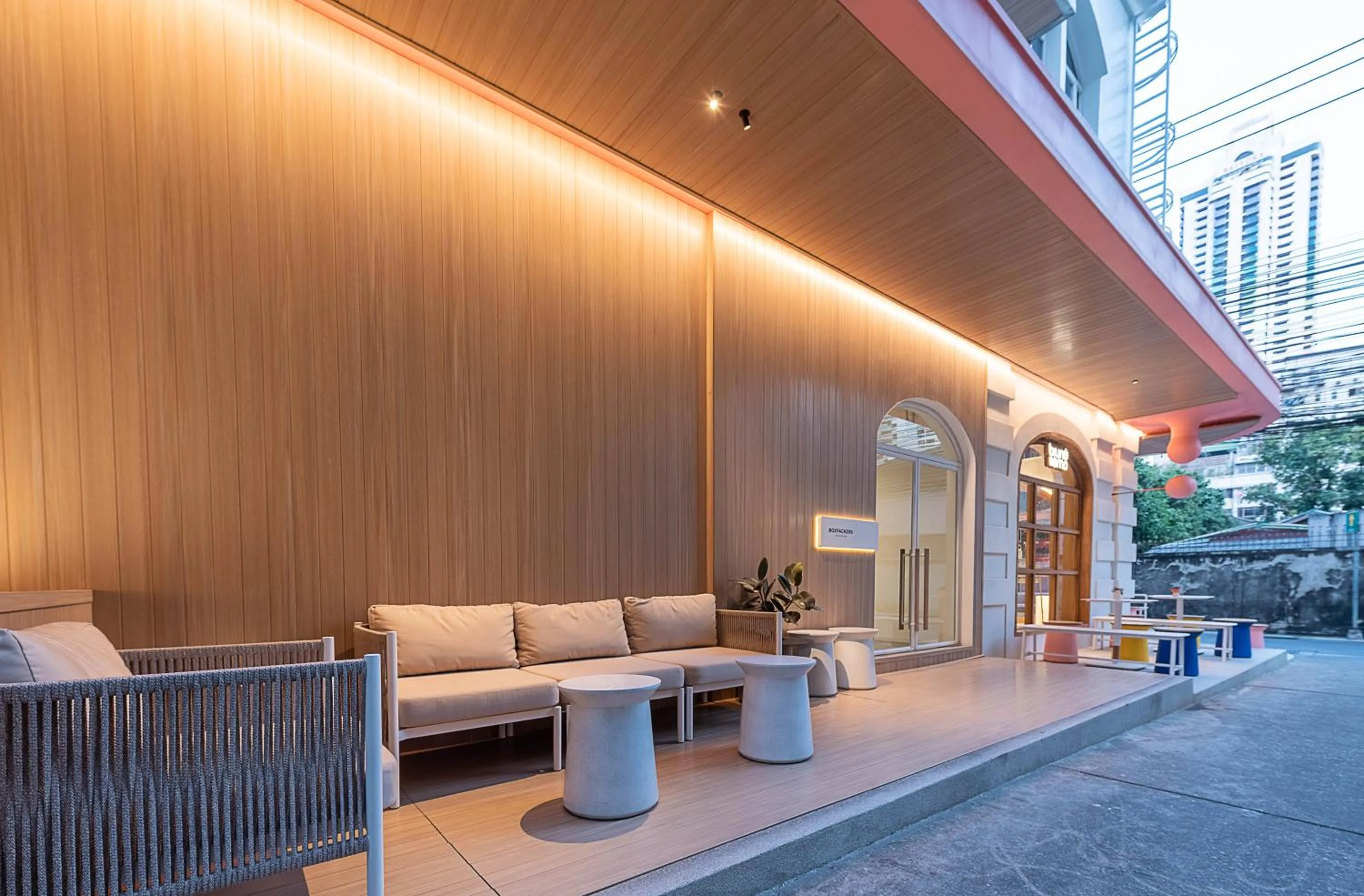 Property building in Boxpackers Pratunam