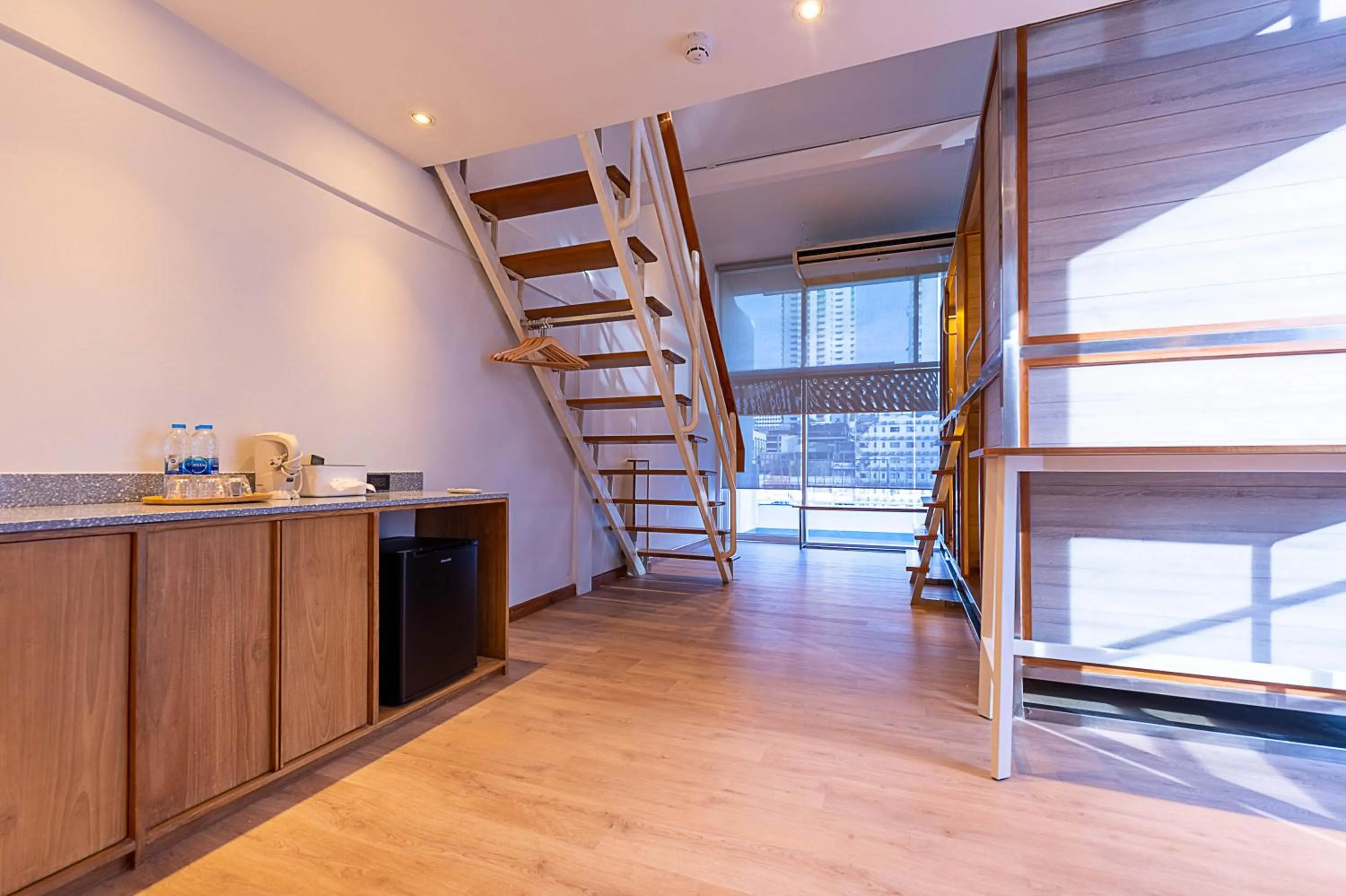 Photo of the whole room in Boxpackers Pratunam