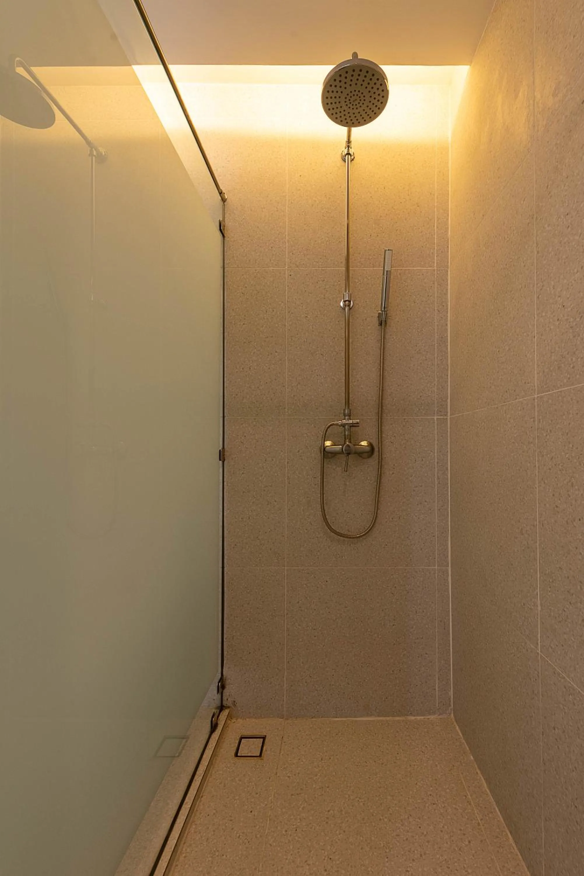 Shower in Boxpackers Pratunam