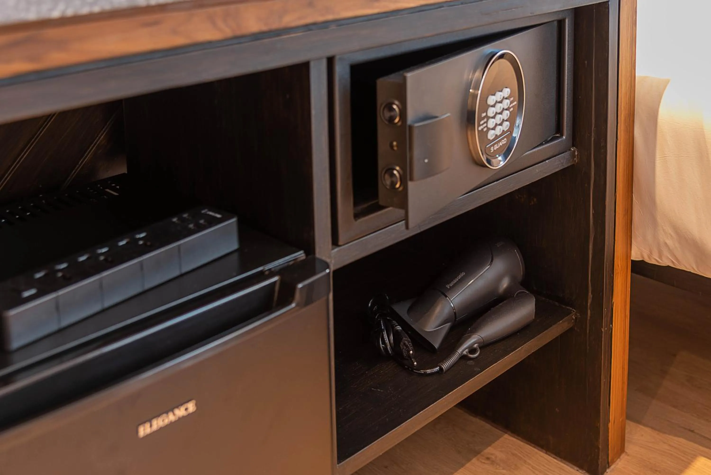 safe in Boxpackers Pratunam