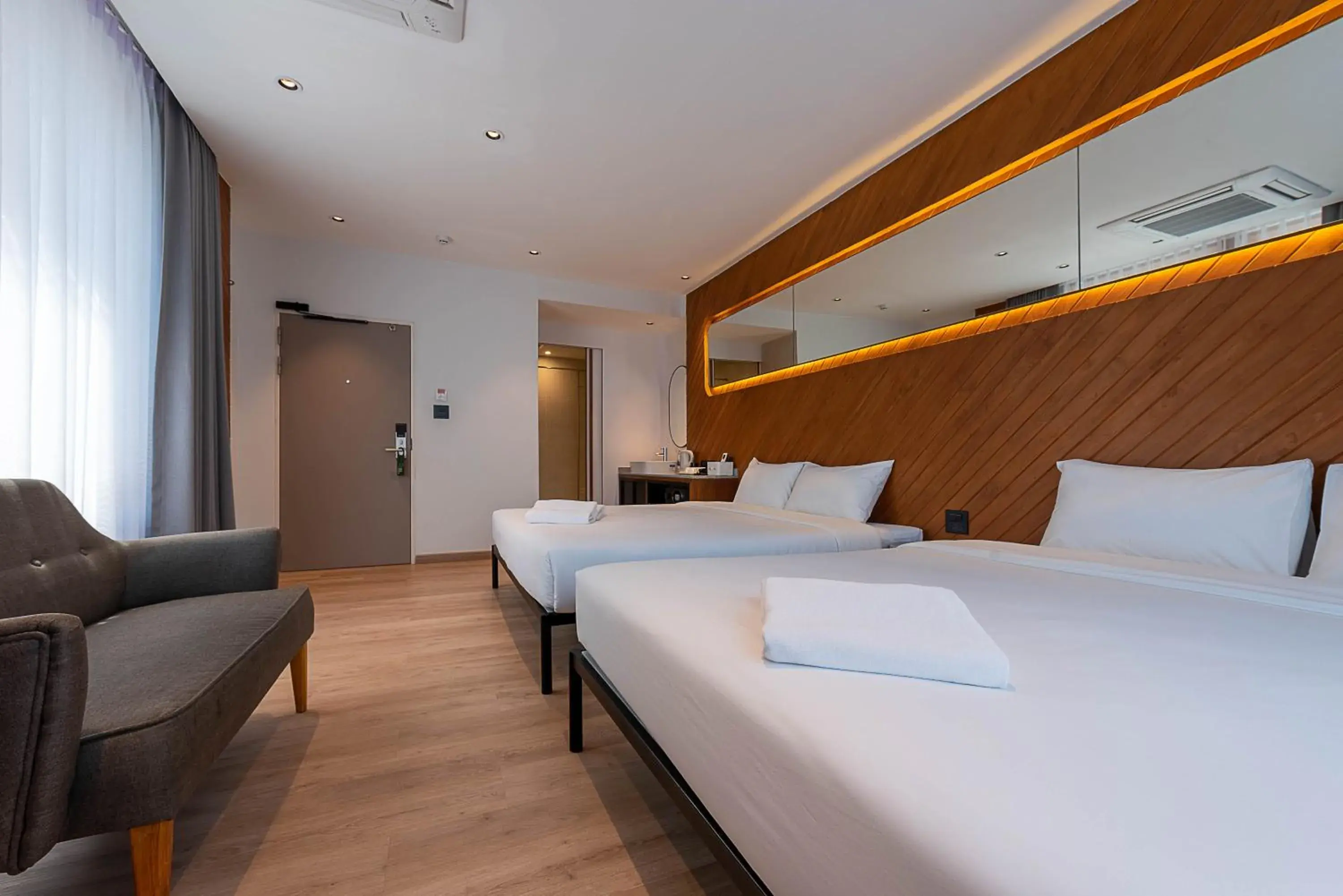 King Room with Two King Beds in Boxpackers Pratunam King Room with Two King Beds in Boxpackers Pratunam