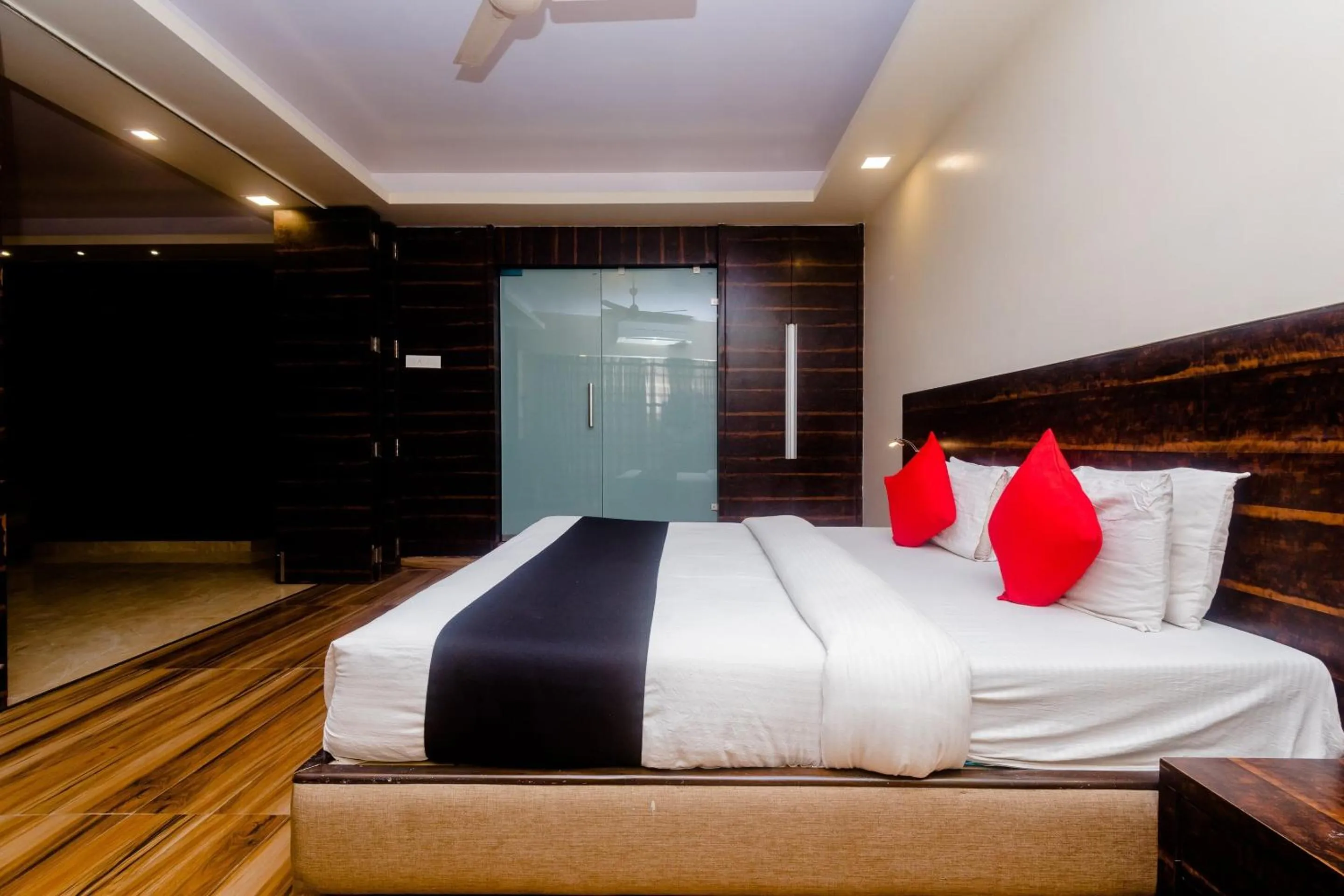 Bedroom, Bed in Hotel O Sai Plaza