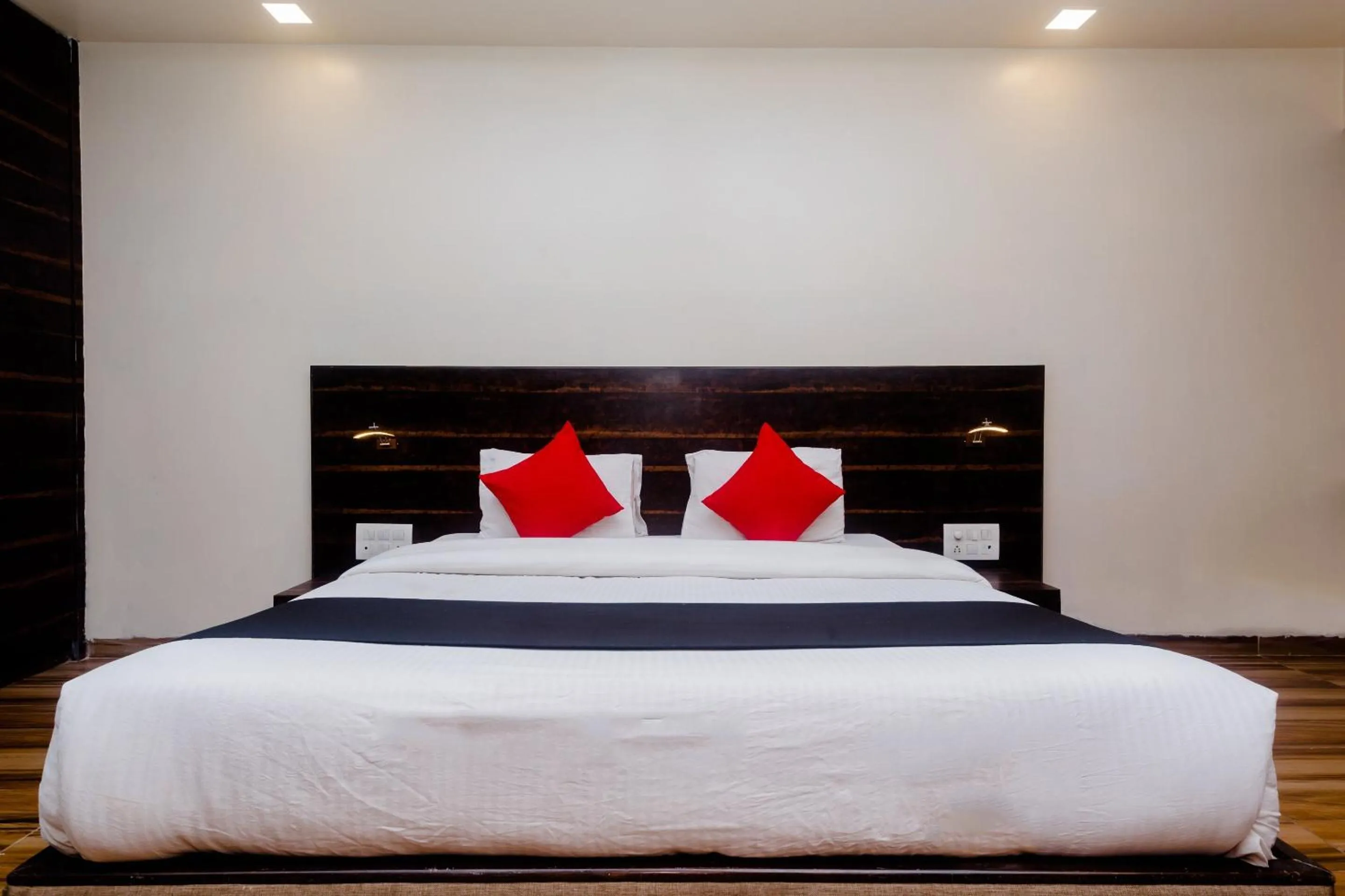 Bedroom, Bed in Hotel O Sai Plaza