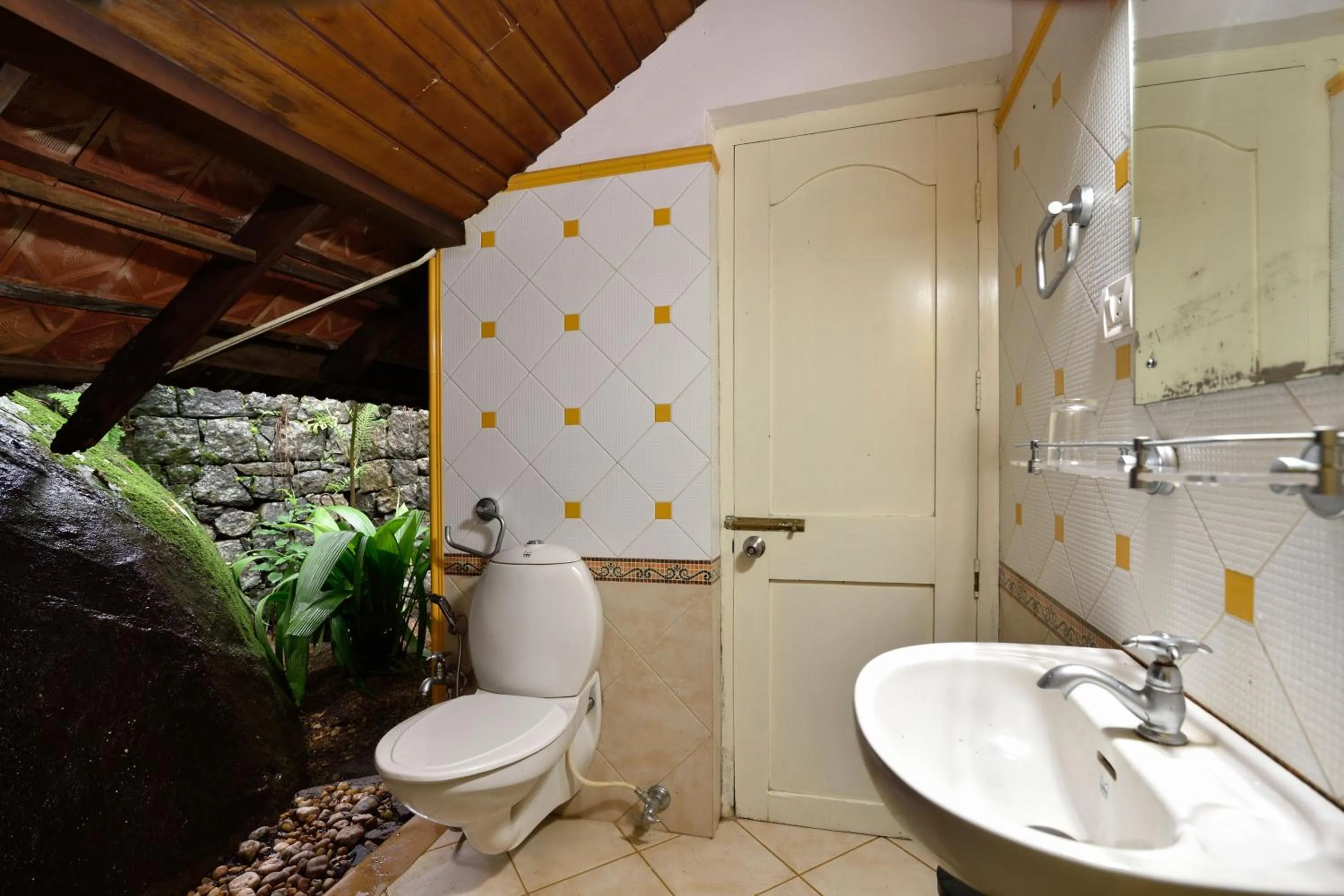 Bathroom in Mystic Mayapott, Thekkady