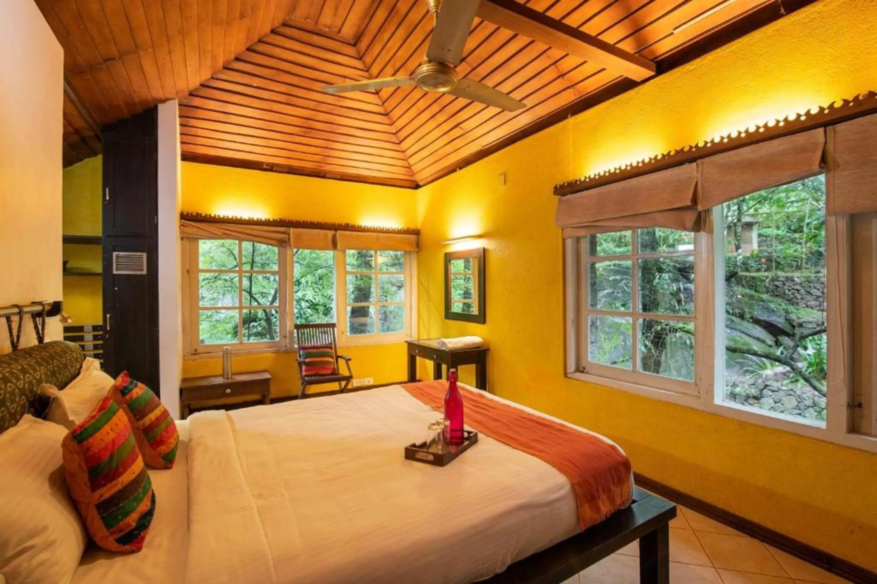 Bed in Mystic Mayapott, Thekkady