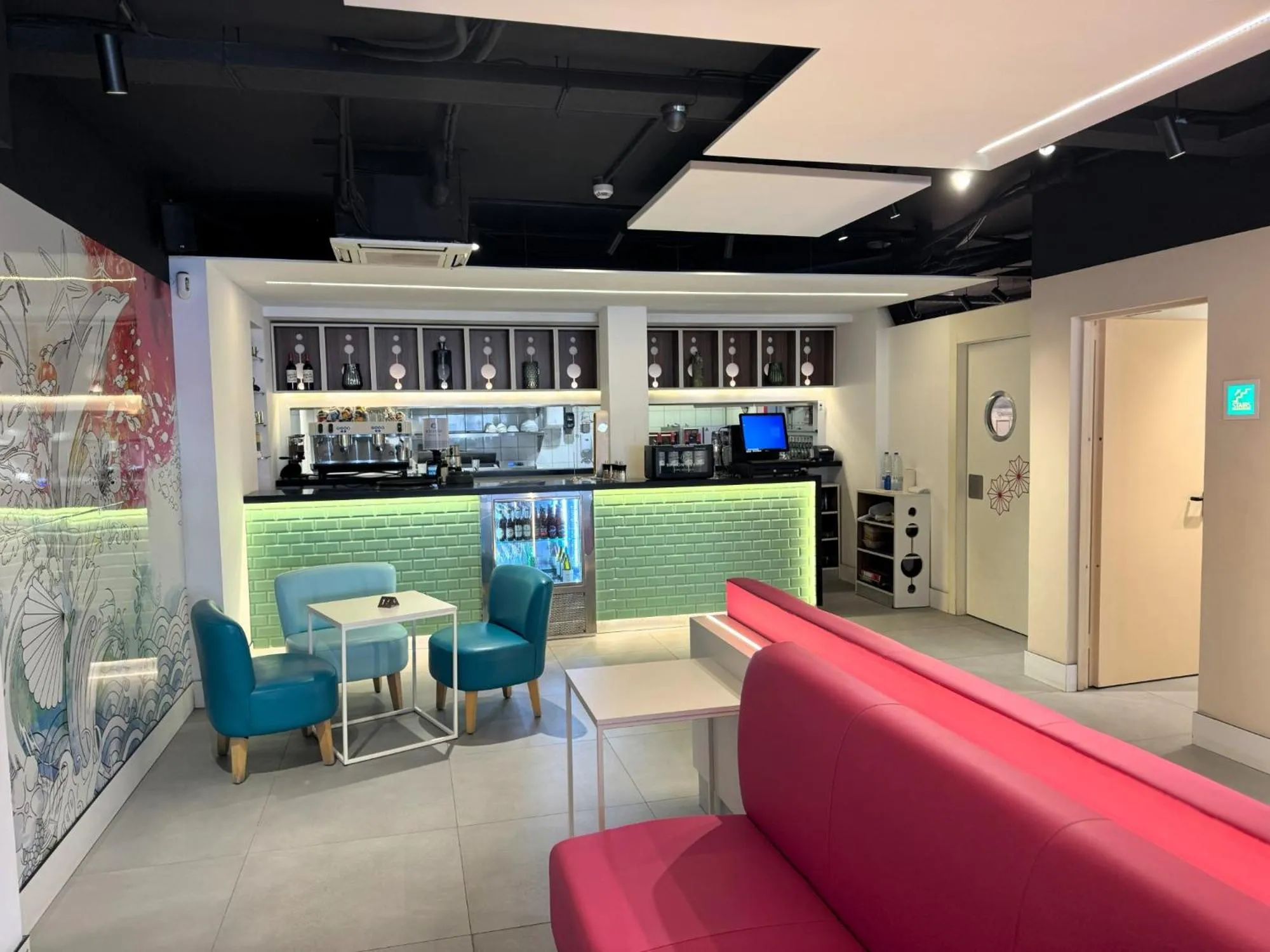 Lounge or bar in Onmood Cala Ratjada - Bed & Brunch