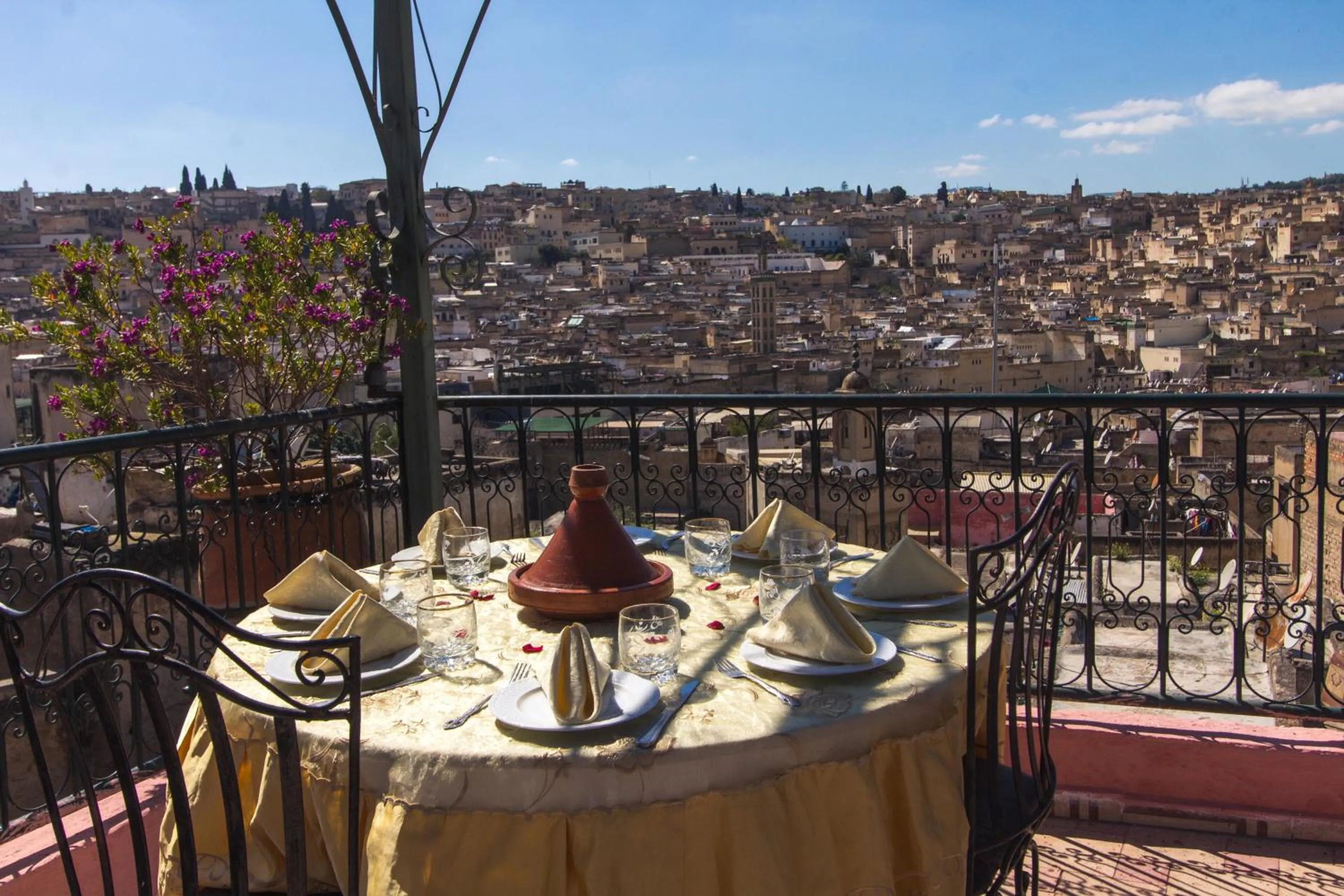 Restaurant/places to eat in Riad El Bacha