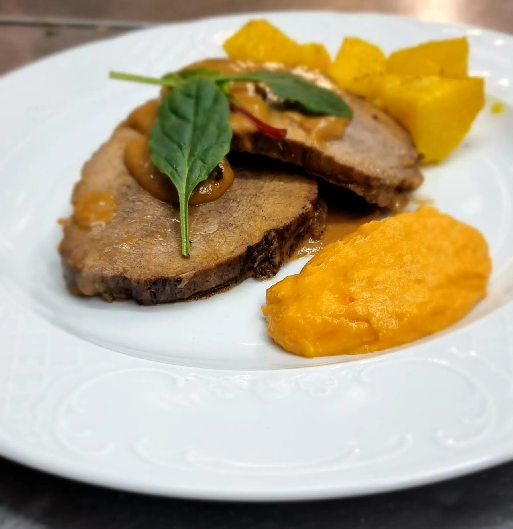 Restaurant/places to eat in Hotel Nautilos