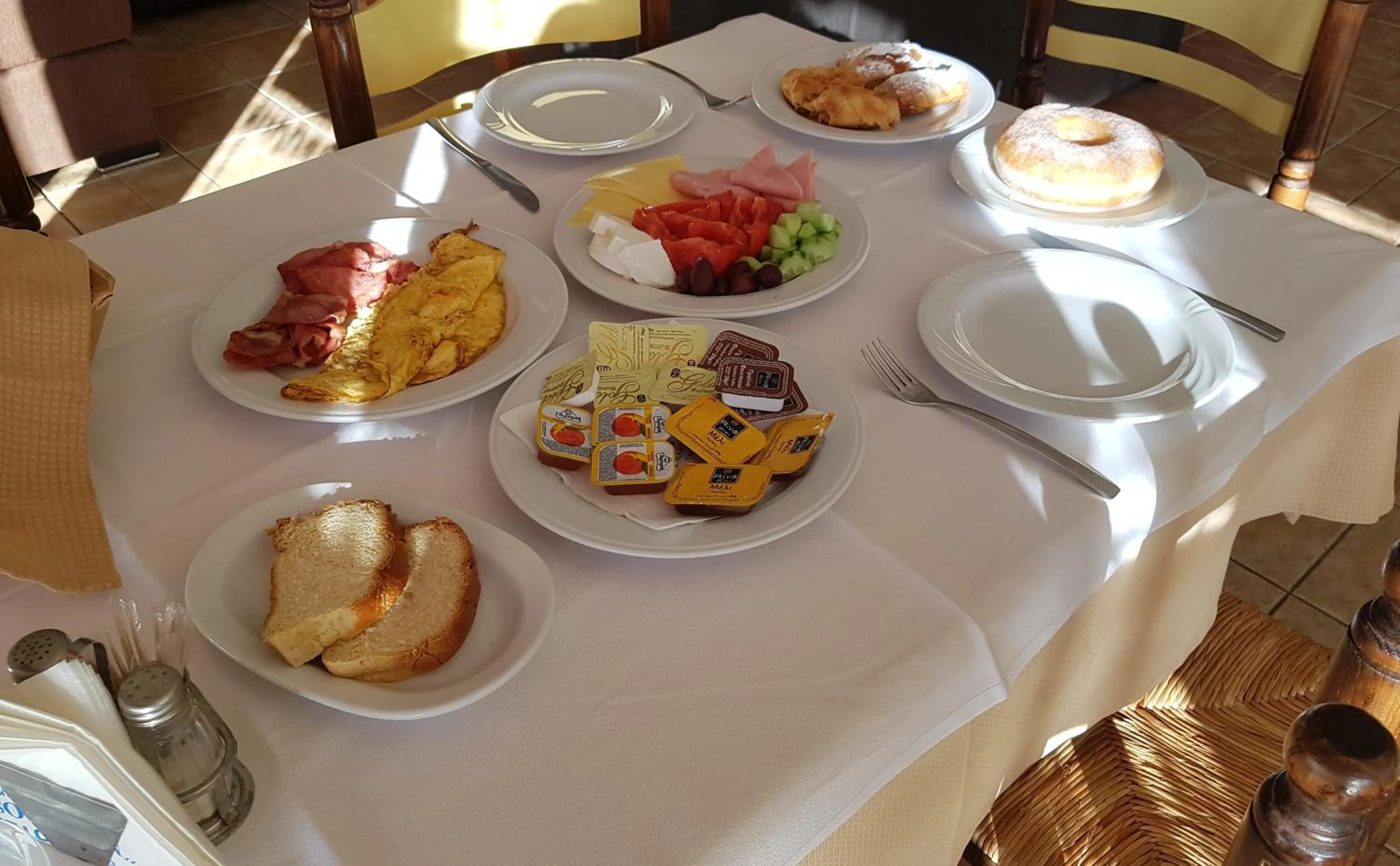 Continental breakfast in Hotel Nautilos