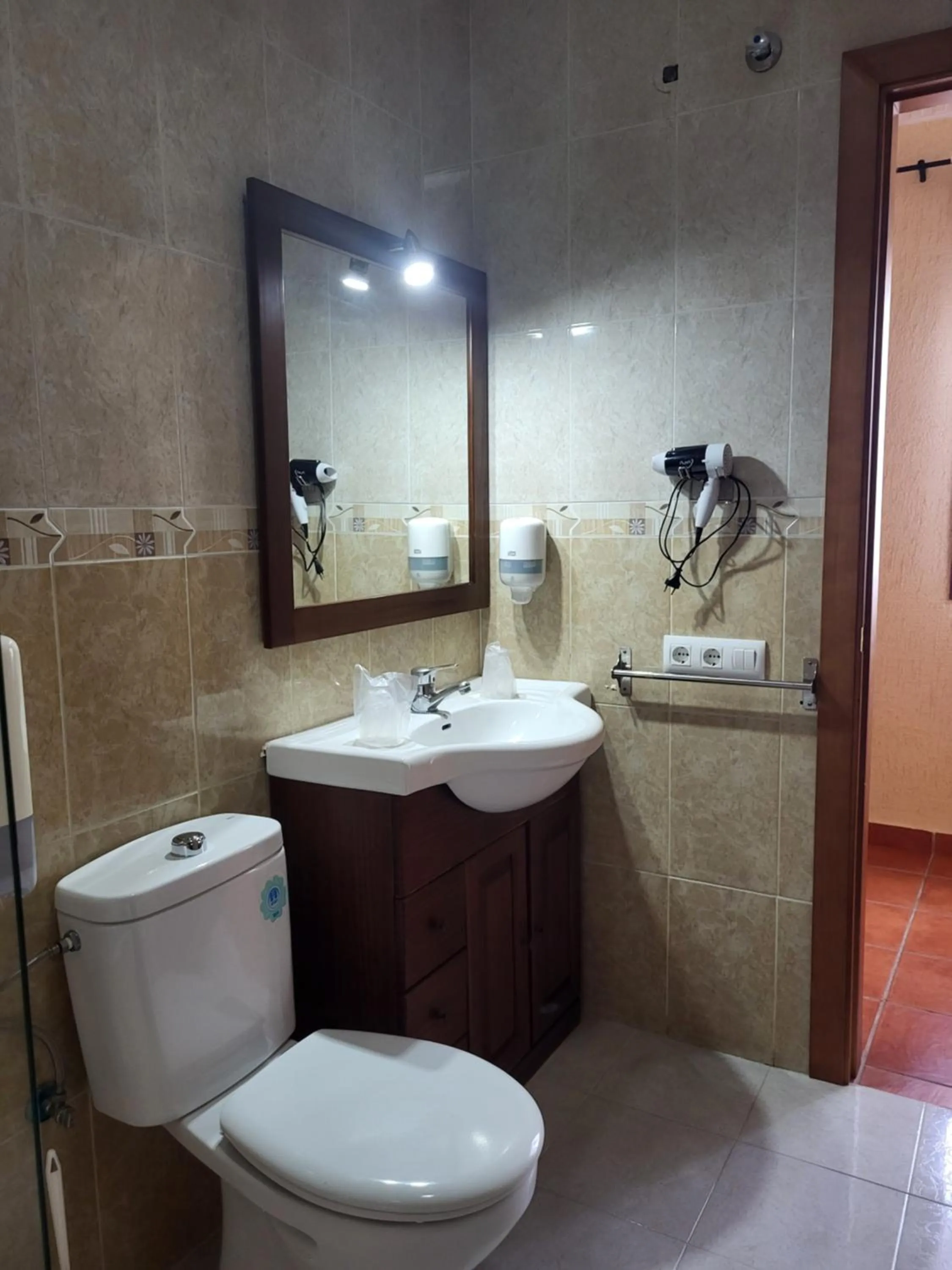 Toilet in Hostal Rural La Plata Parking Incluido