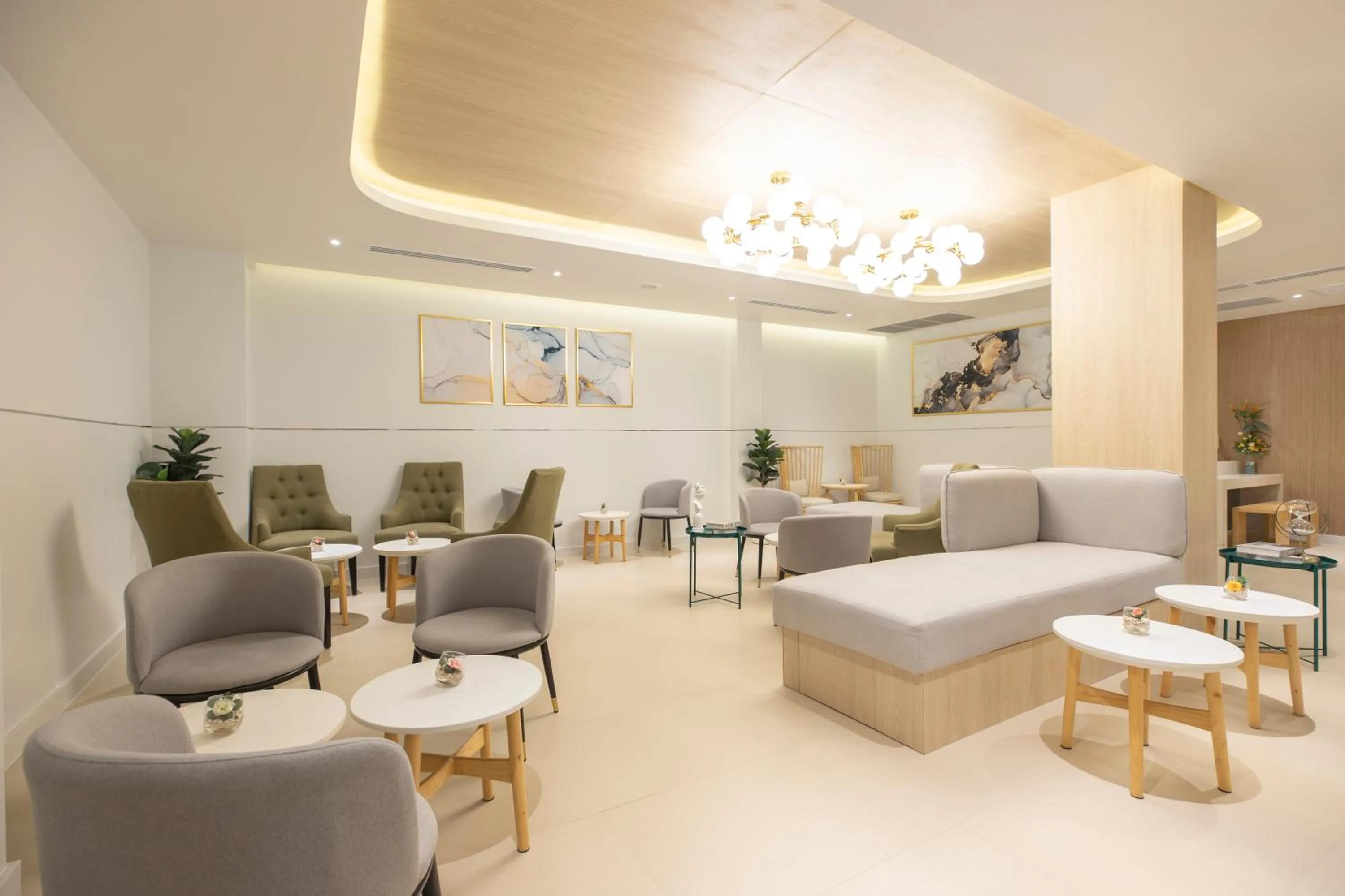 Lobby or reception in Pattaya Sea View Hotel - SHA Extra Plus