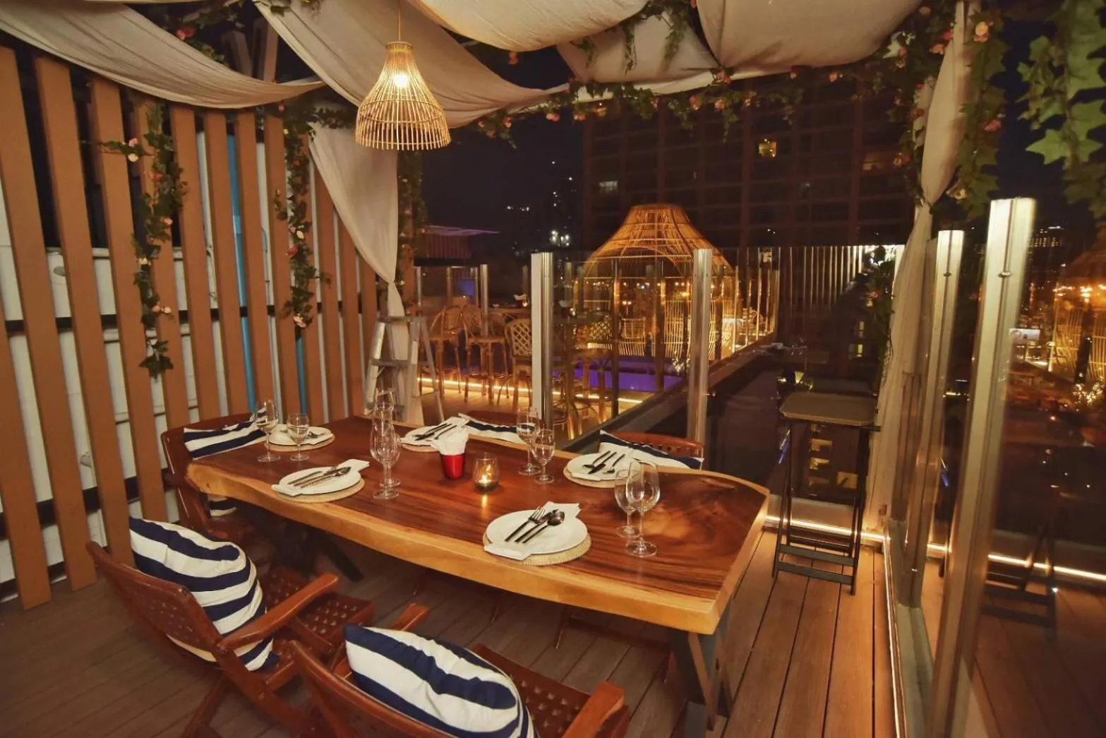 Restaurant/places to eat in Pattaya Sea View Hotel - SHA Extra Plus