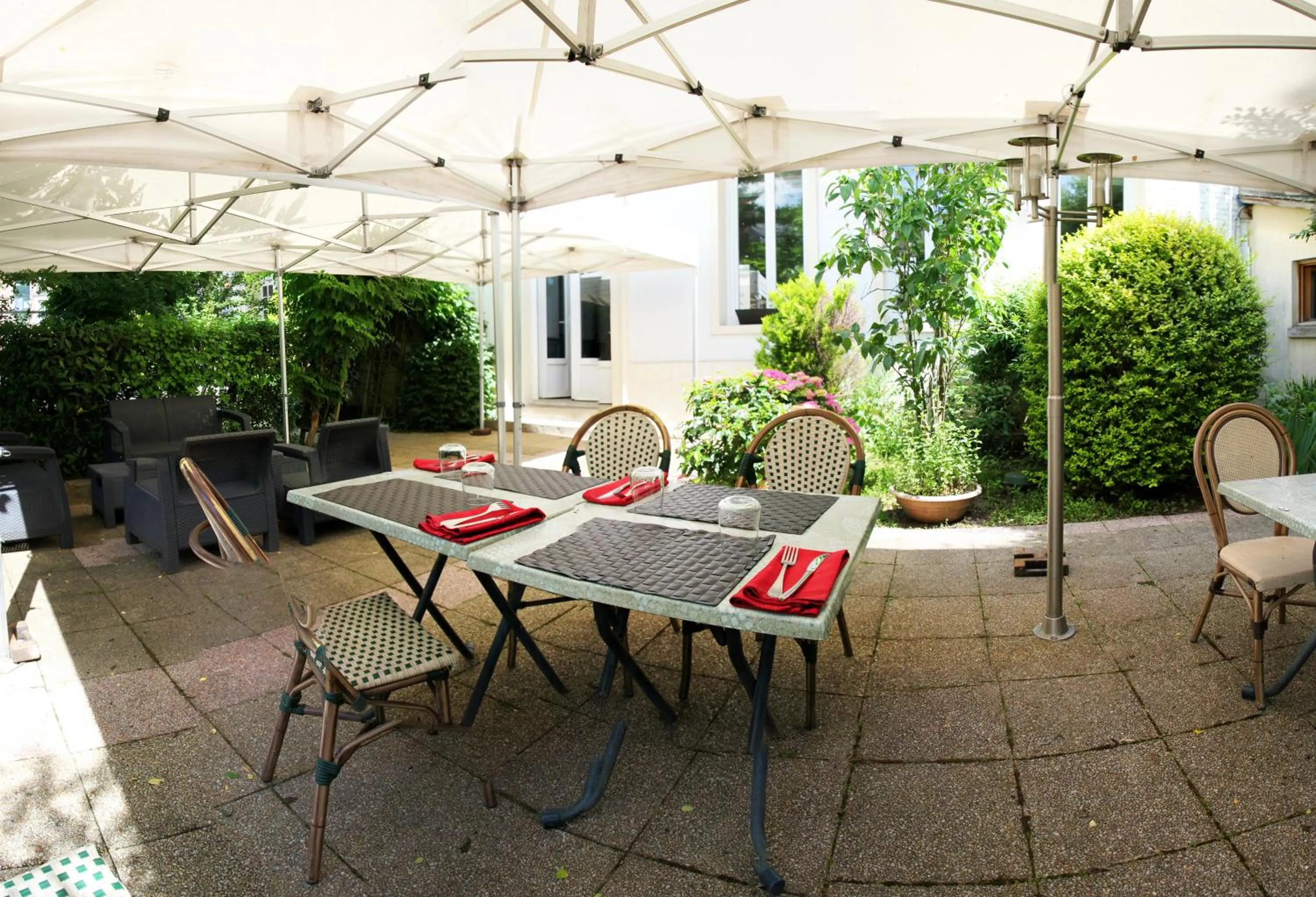 Patio in Hôtel de France