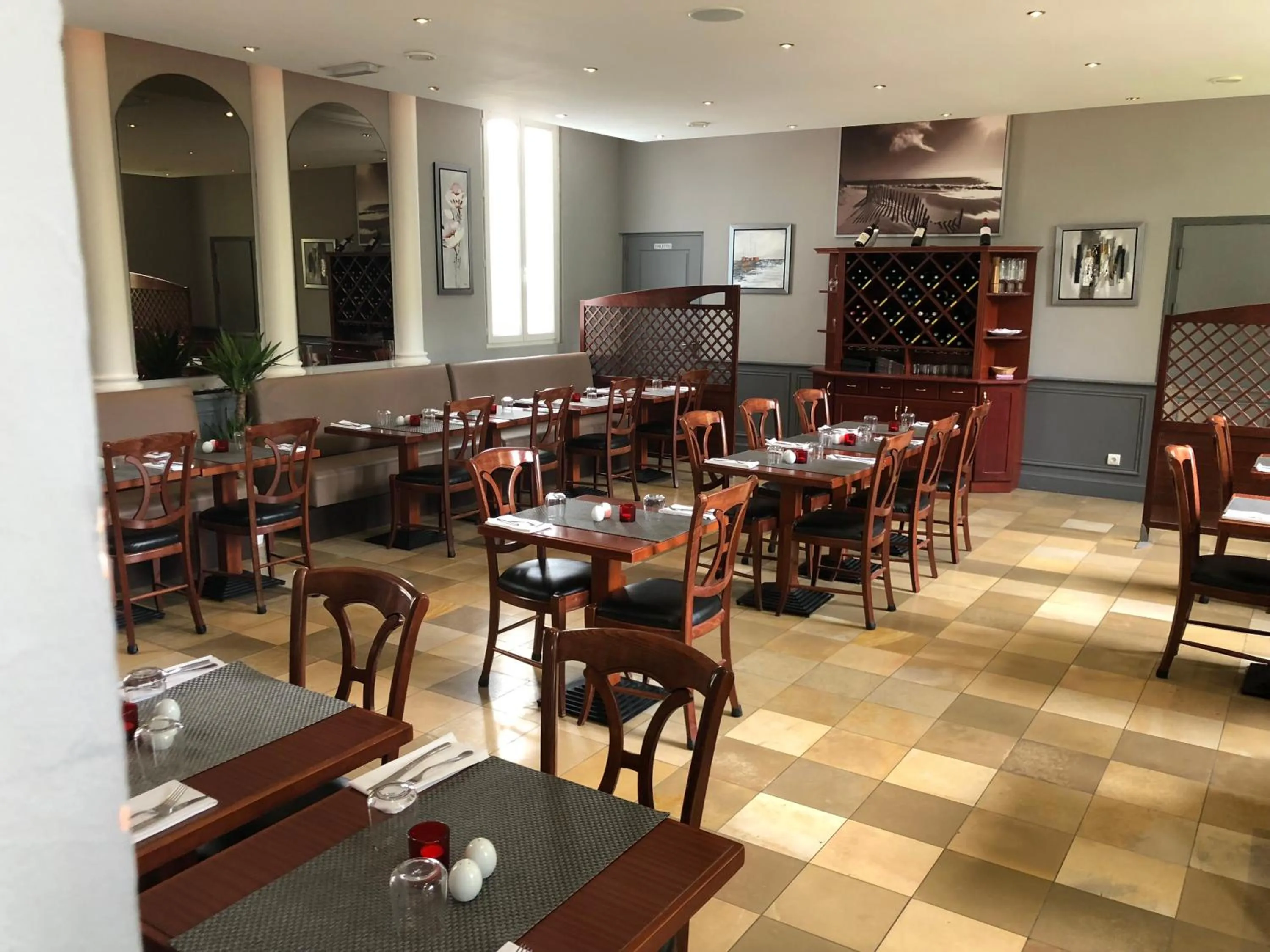 Restaurant/places to eat in Hôtel de France