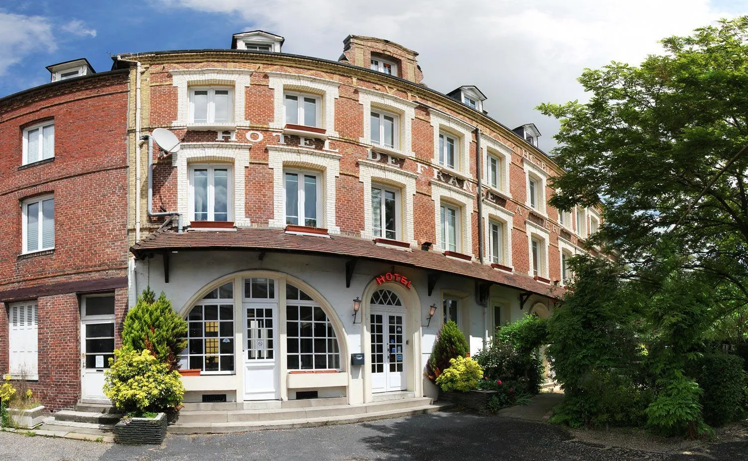 Property building in Hôtel de France