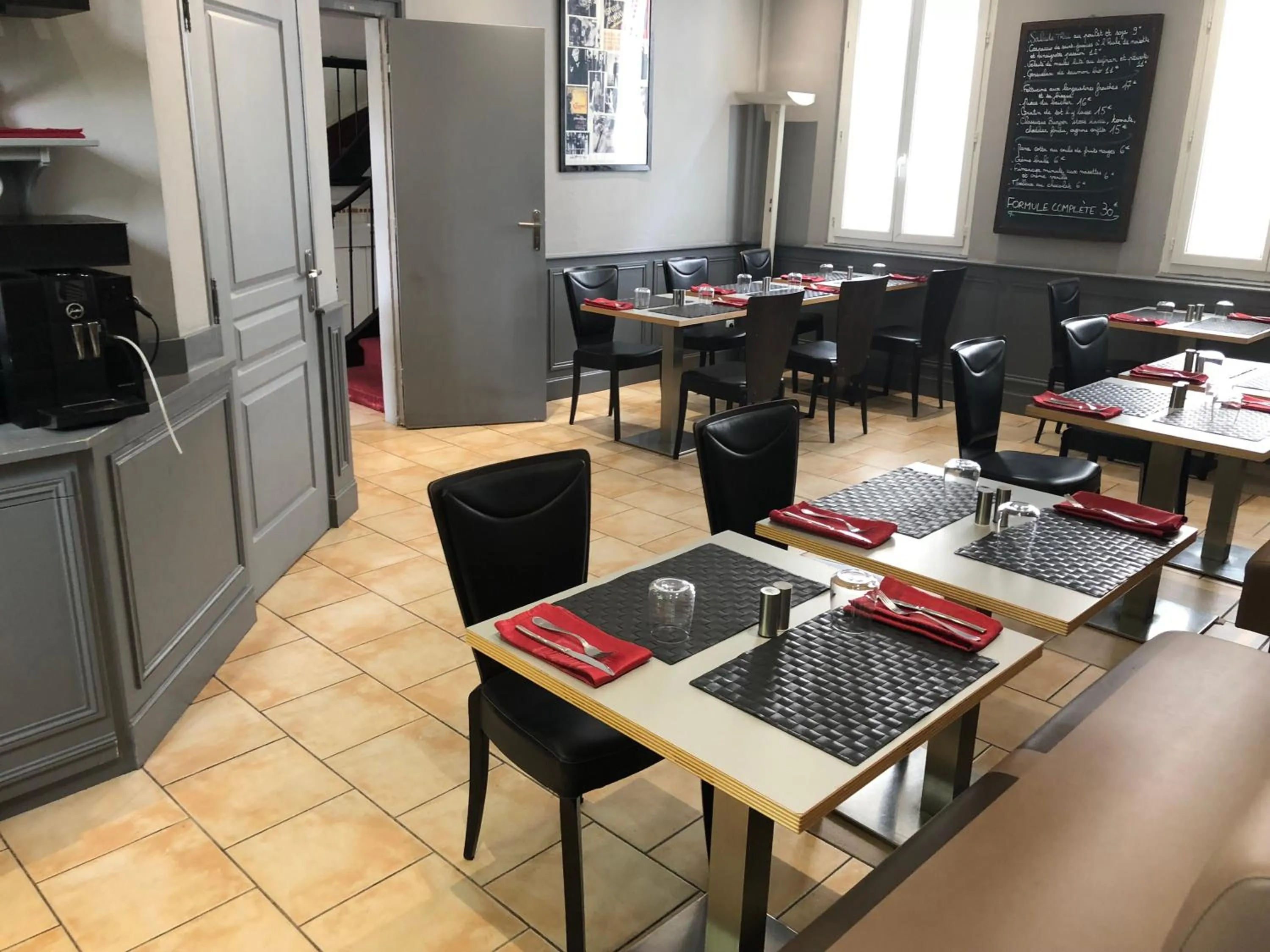 Restaurant/places to eat in Hôtel de France