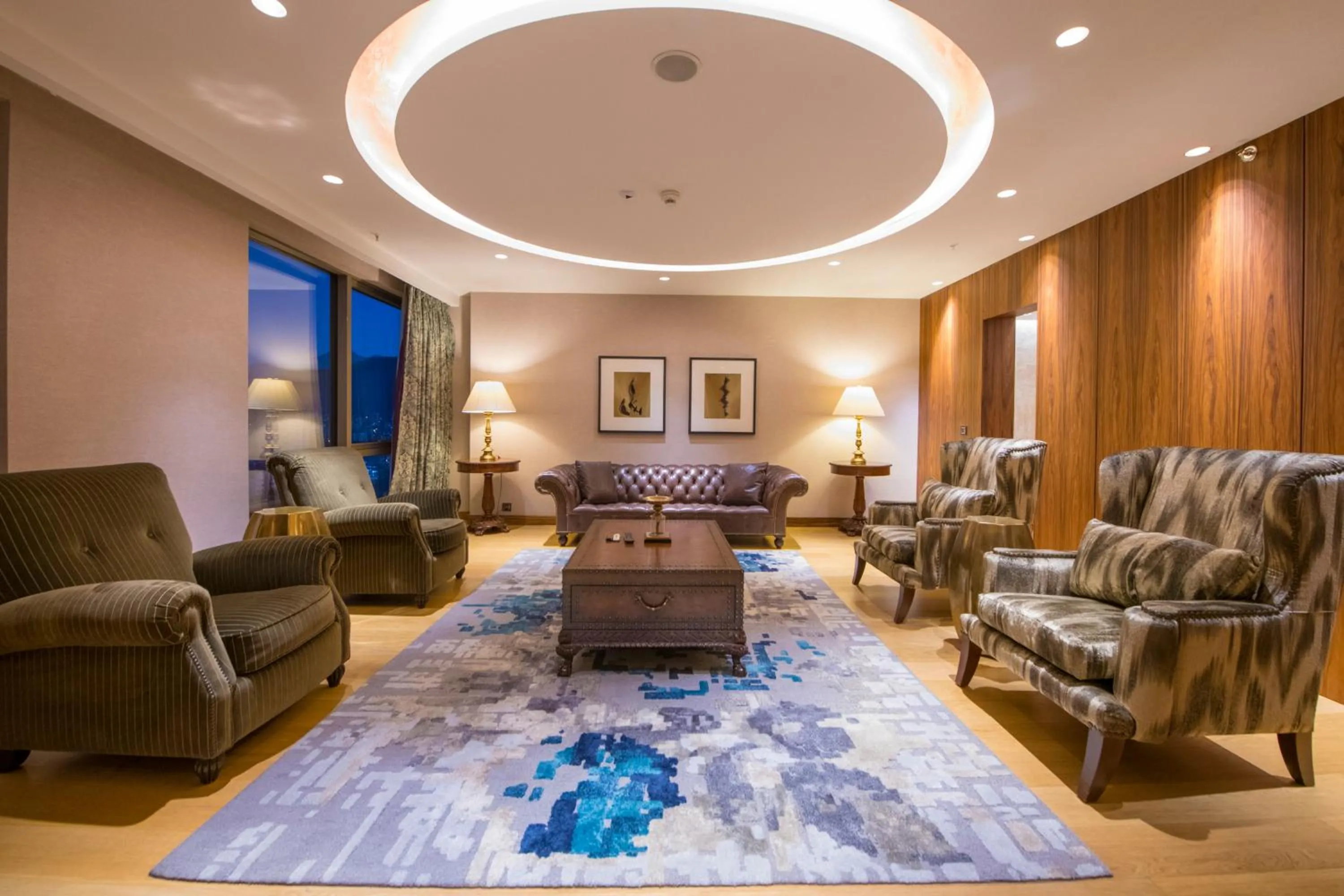 Living room in Crowne Plaza Kayseri by IHG