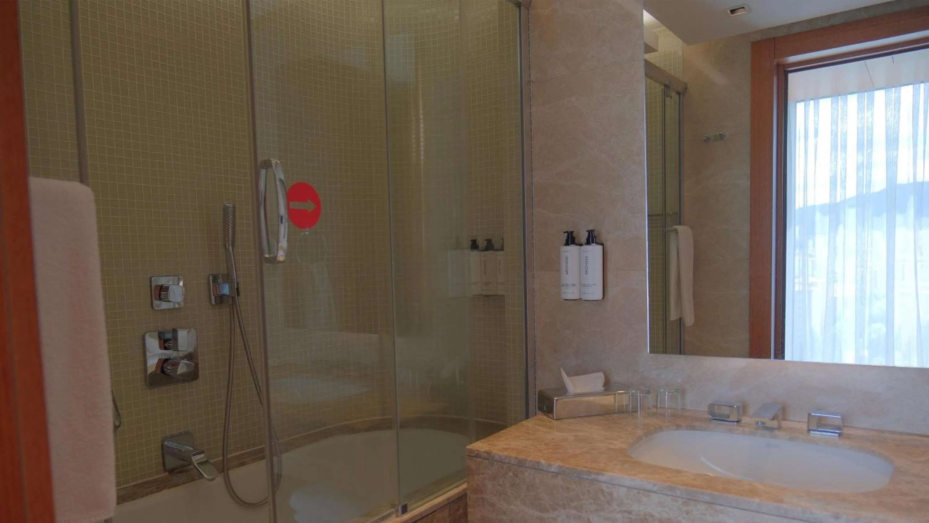 Photo of the whole room in Crowne Plaza Kayseri by IHG