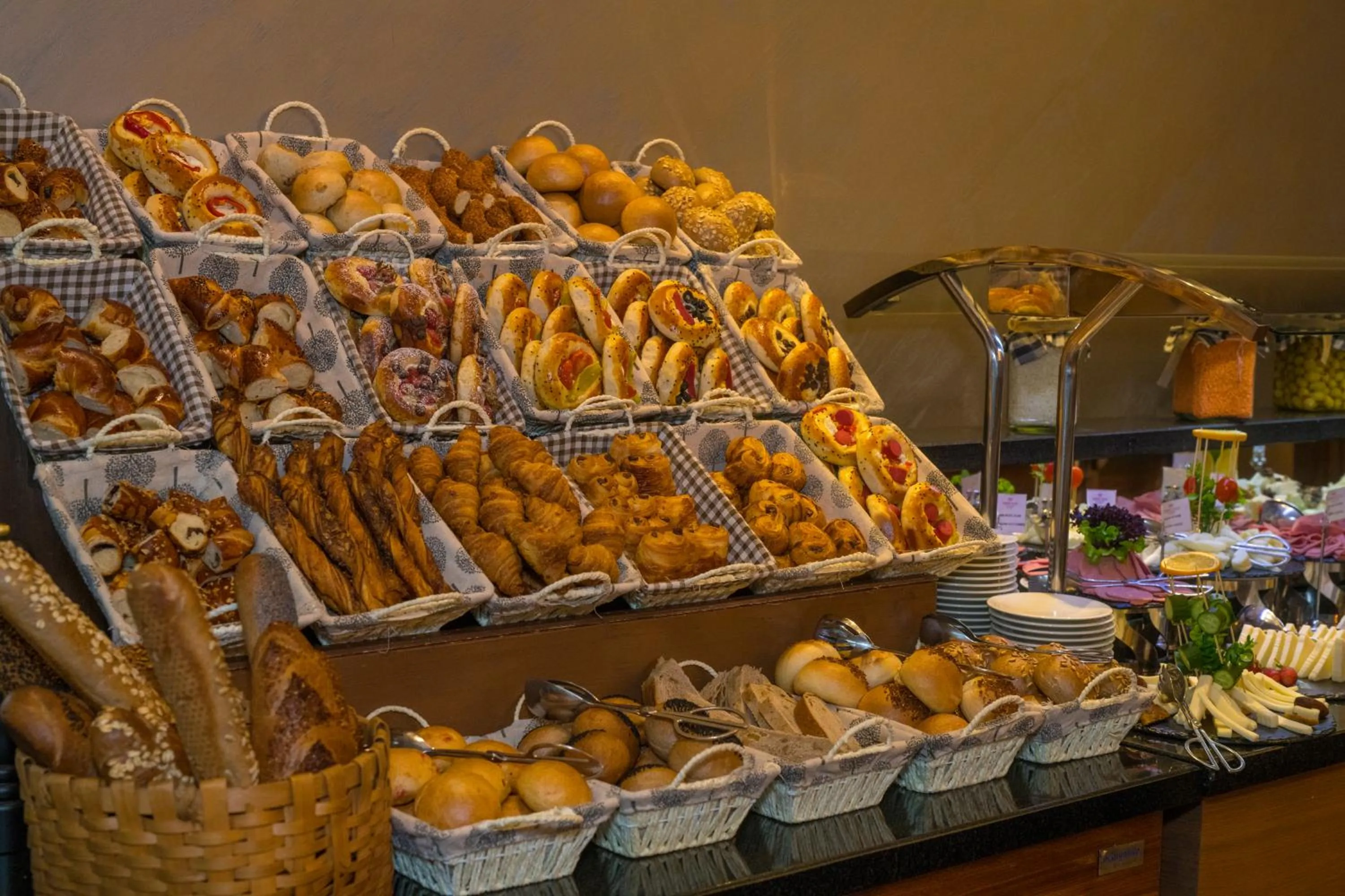 Food and drinks in Crowne Plaza Kayseri by IHG