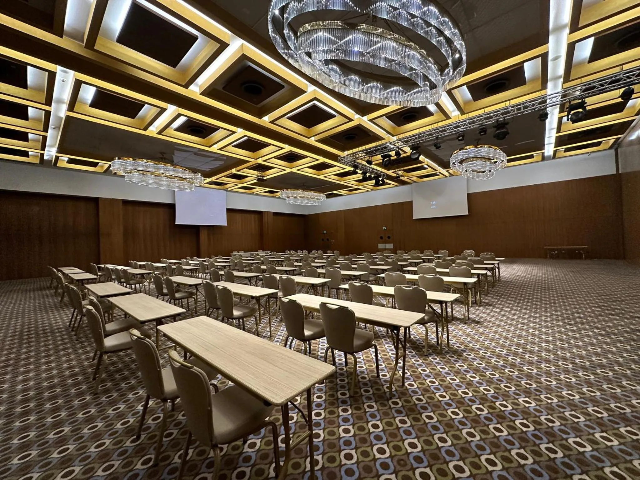 Meeting/conference room in Crowne Plaza Kayseri by IHG