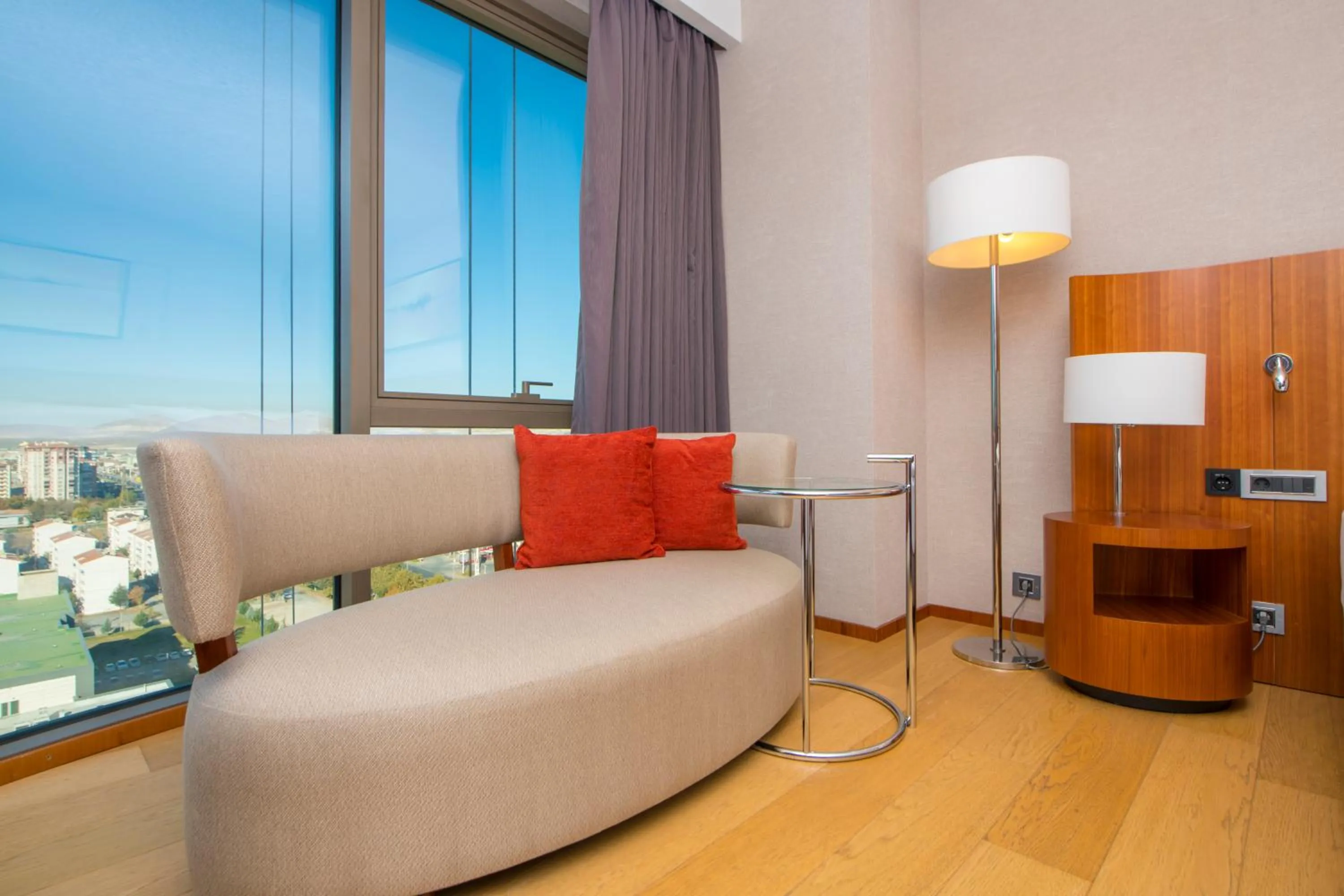 Living room in Crowne Plaza Kayseri by IHG