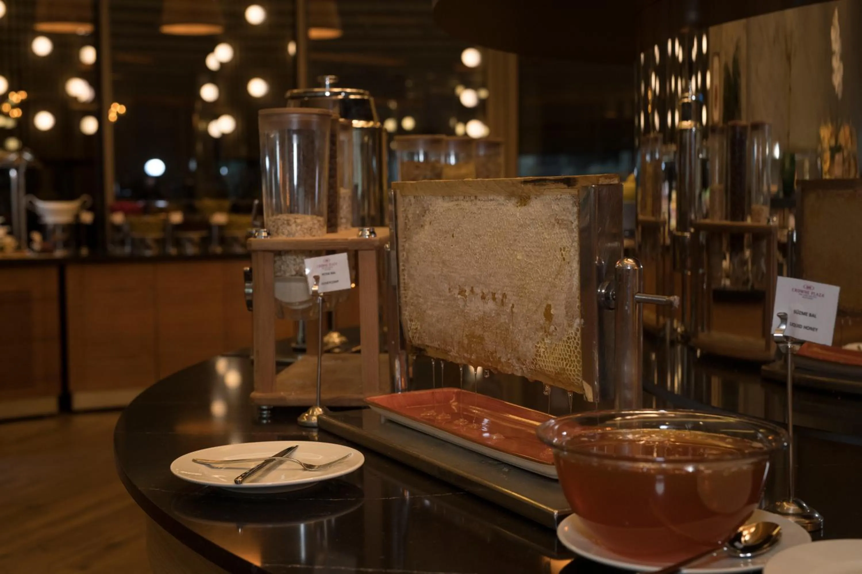 Food and drinks in Crowne Plaza Kayseri by IHG