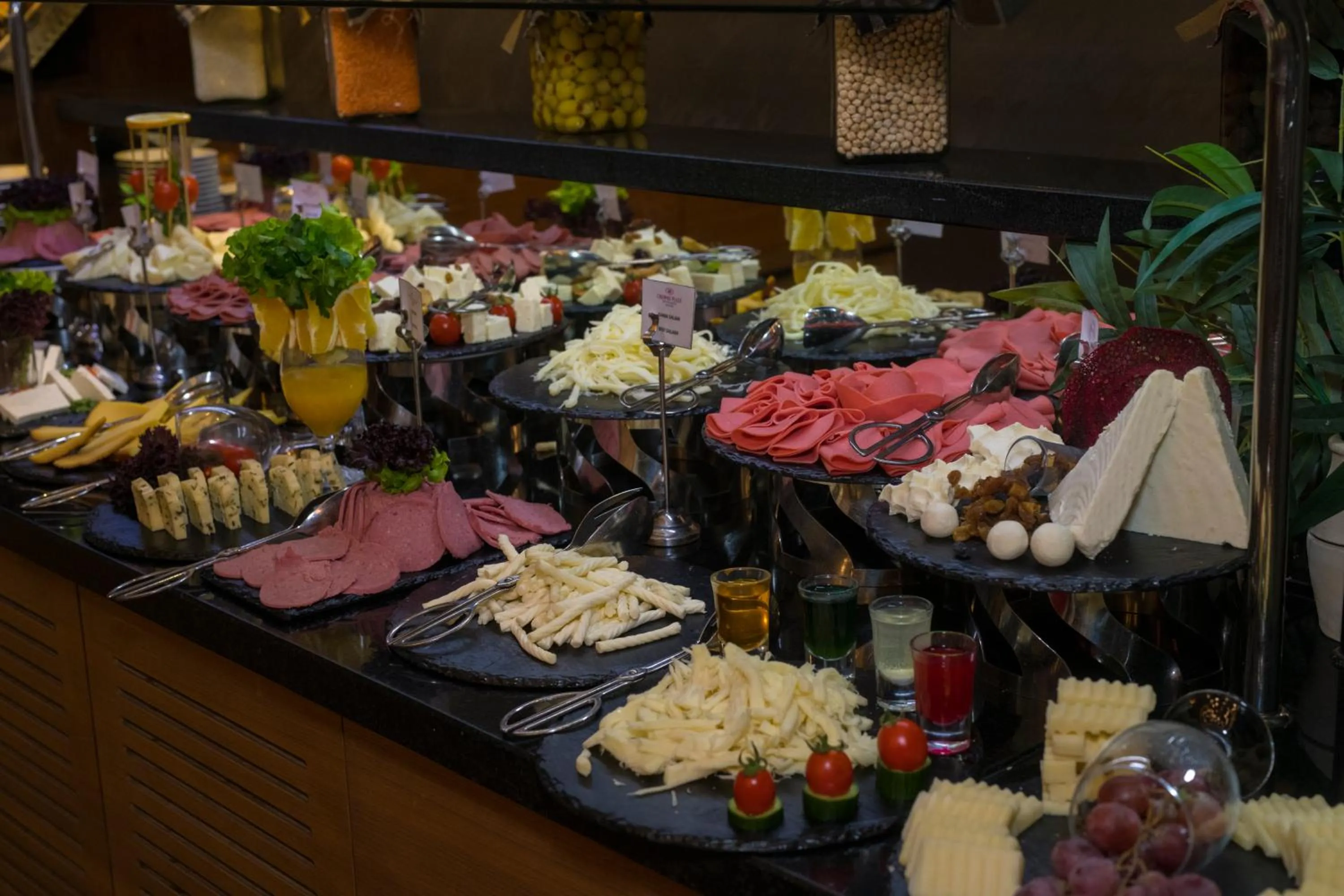 Food and drinks in Crowne Plaza Kayseri by IHG