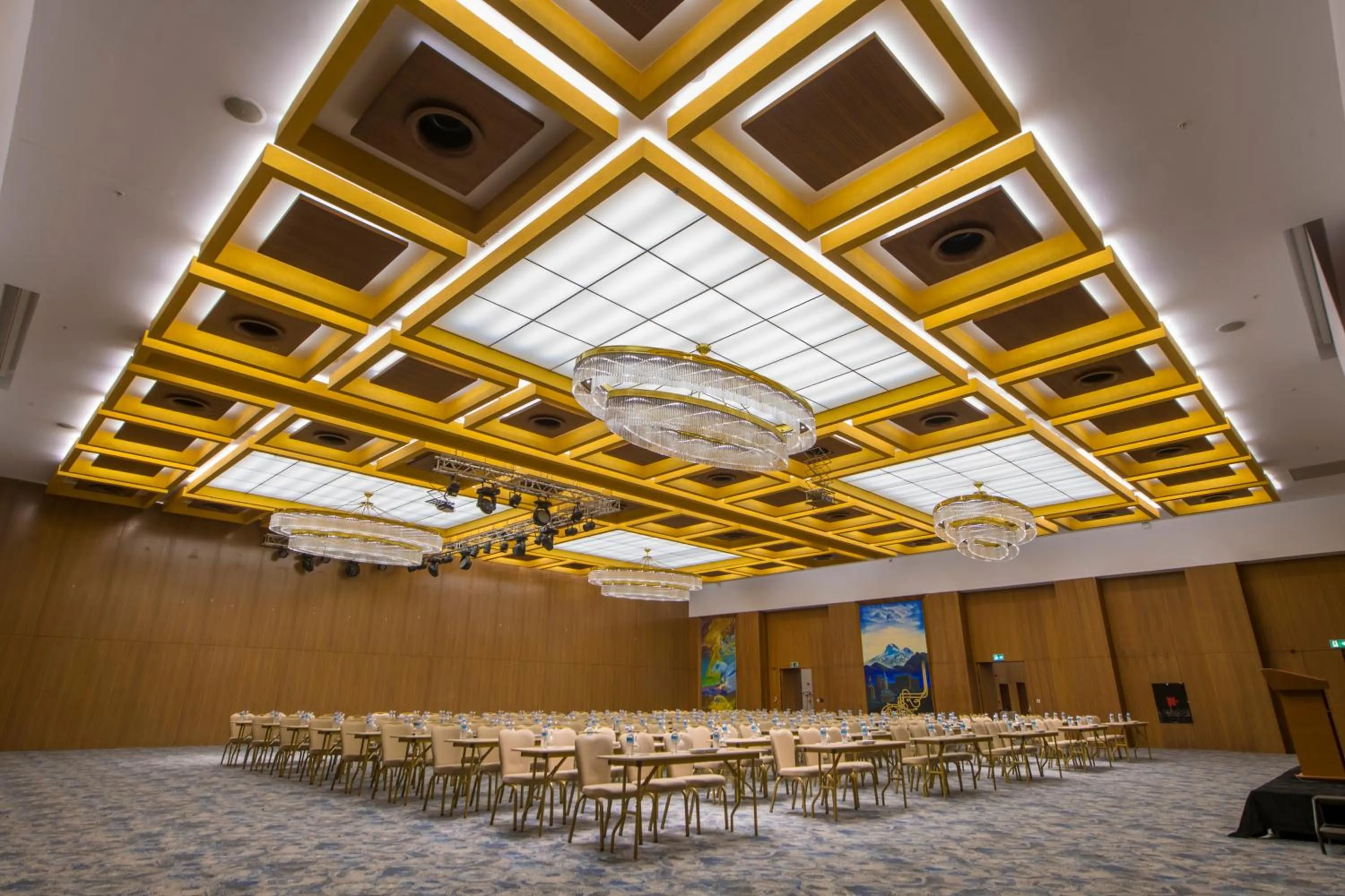 Meeting/conference room in Crowne Plaza Kayseri by IHG