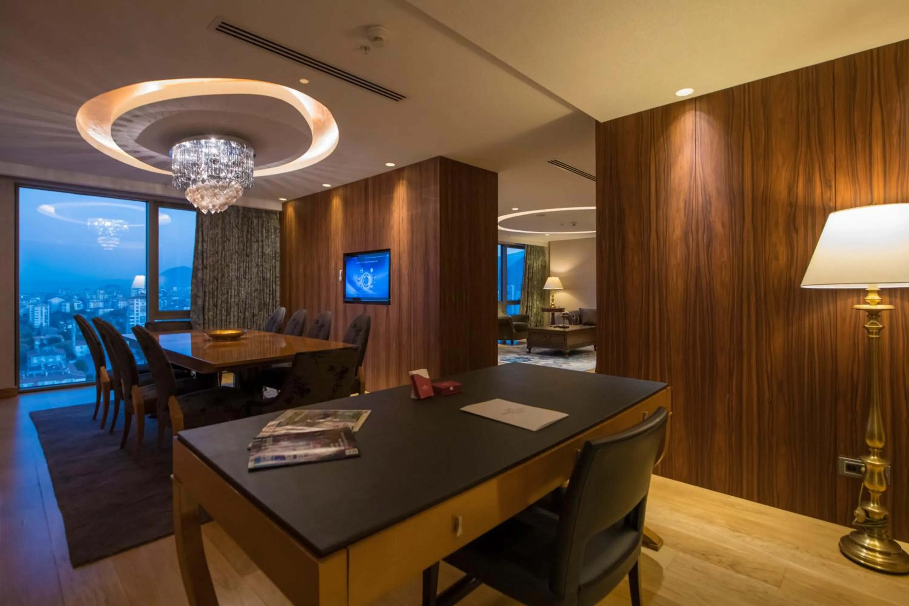 Dining area in Crowne Plaza Kayseri by IHG